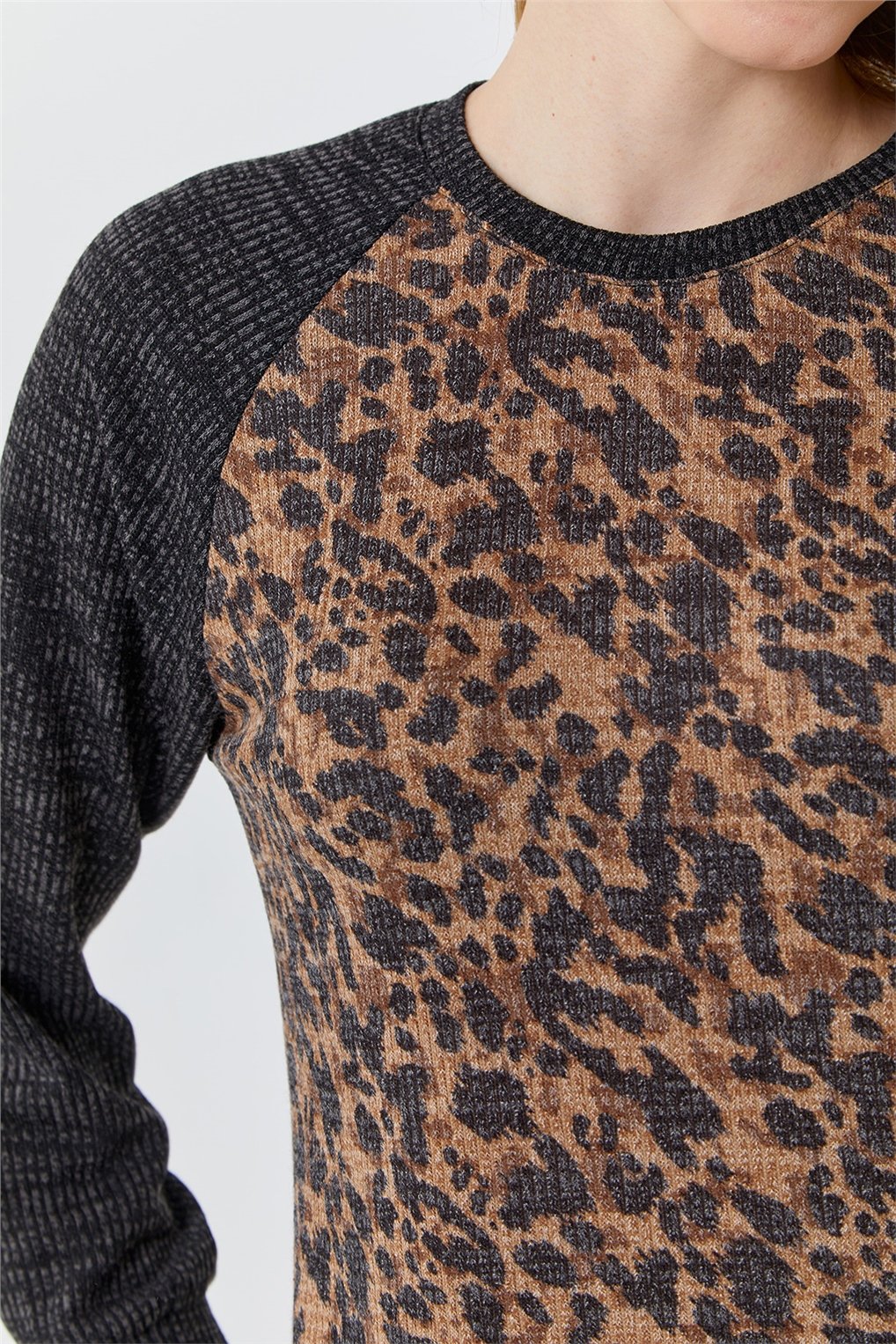 SİTARE REGLAN KOL DESENLİ TUNİK 230576- SİYAH/VİZON/LEOPAR