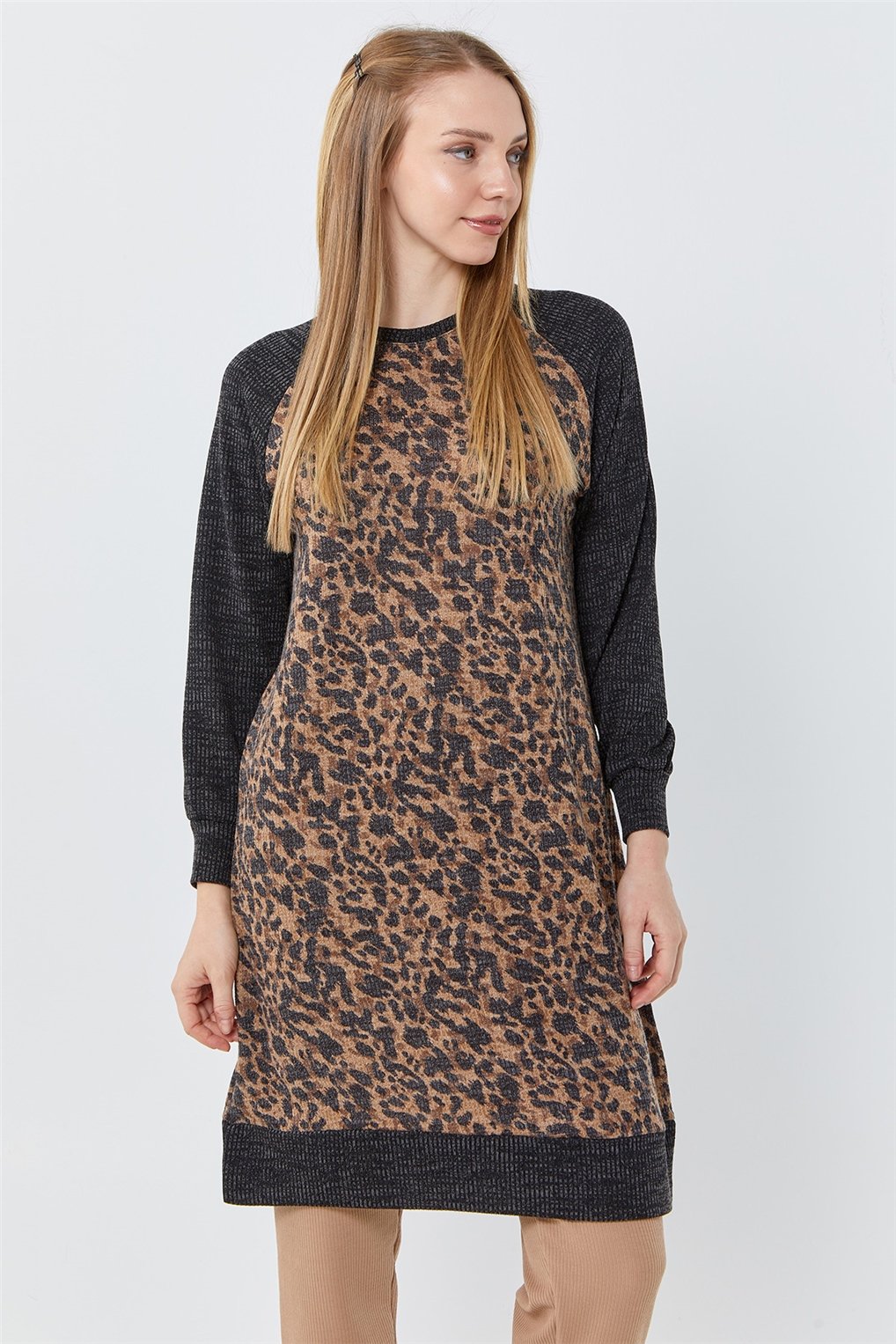 SİTARE REGLAN KOL DESENLİ TUNİK 230576- SİYAH/VİZON/LEOPAR