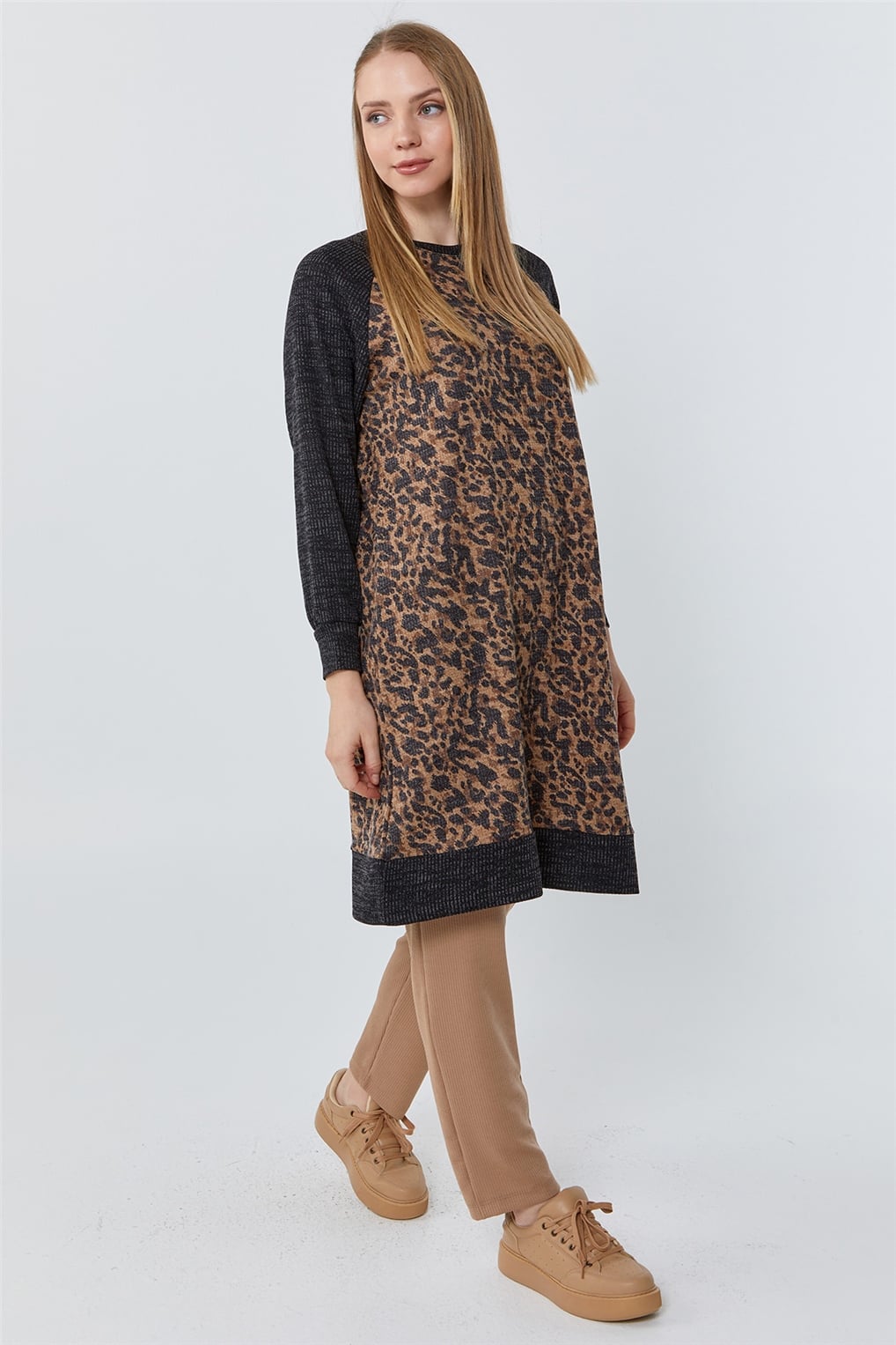 SİTARE REGLAN KOL DESENLİ TUNİK 230576- SİYAH/VİZON/LEOPAR