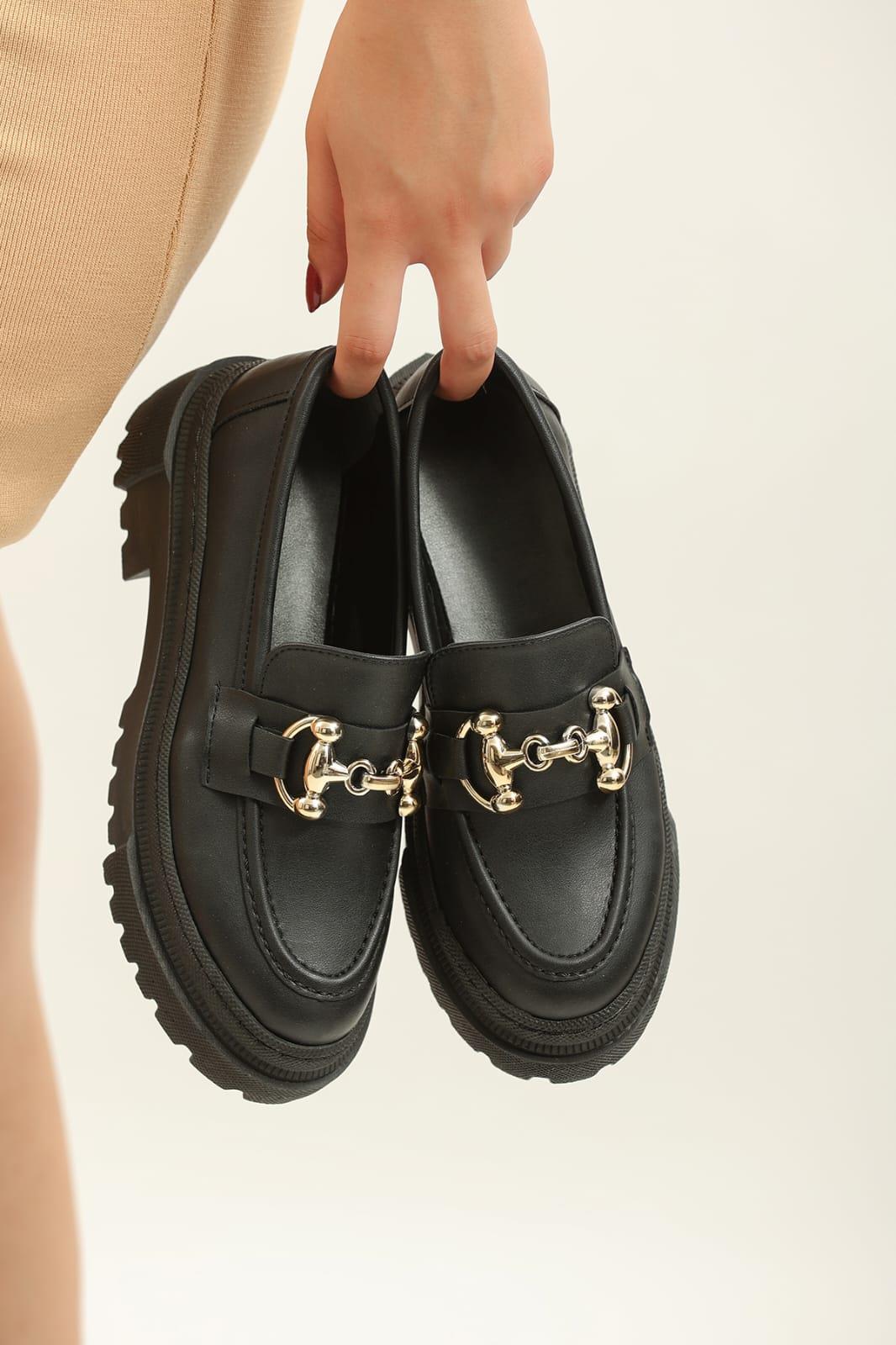 Togga Siyah Mat Tokalı Kadın Loafer Ayakkabı