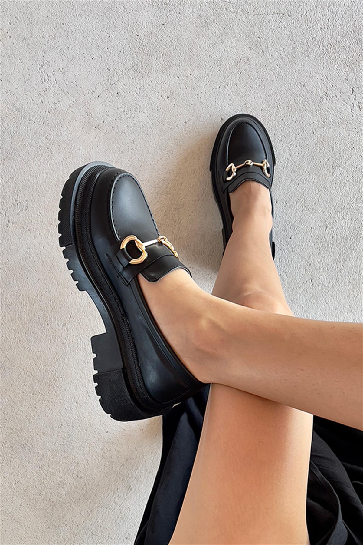 Togga Siyah Mat Tokalı Kadın Loafer Ayakkabı