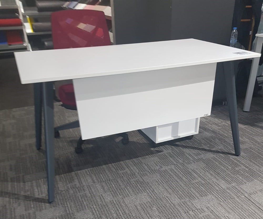 Artlines Iron 80*140 cm Çalışma Masası