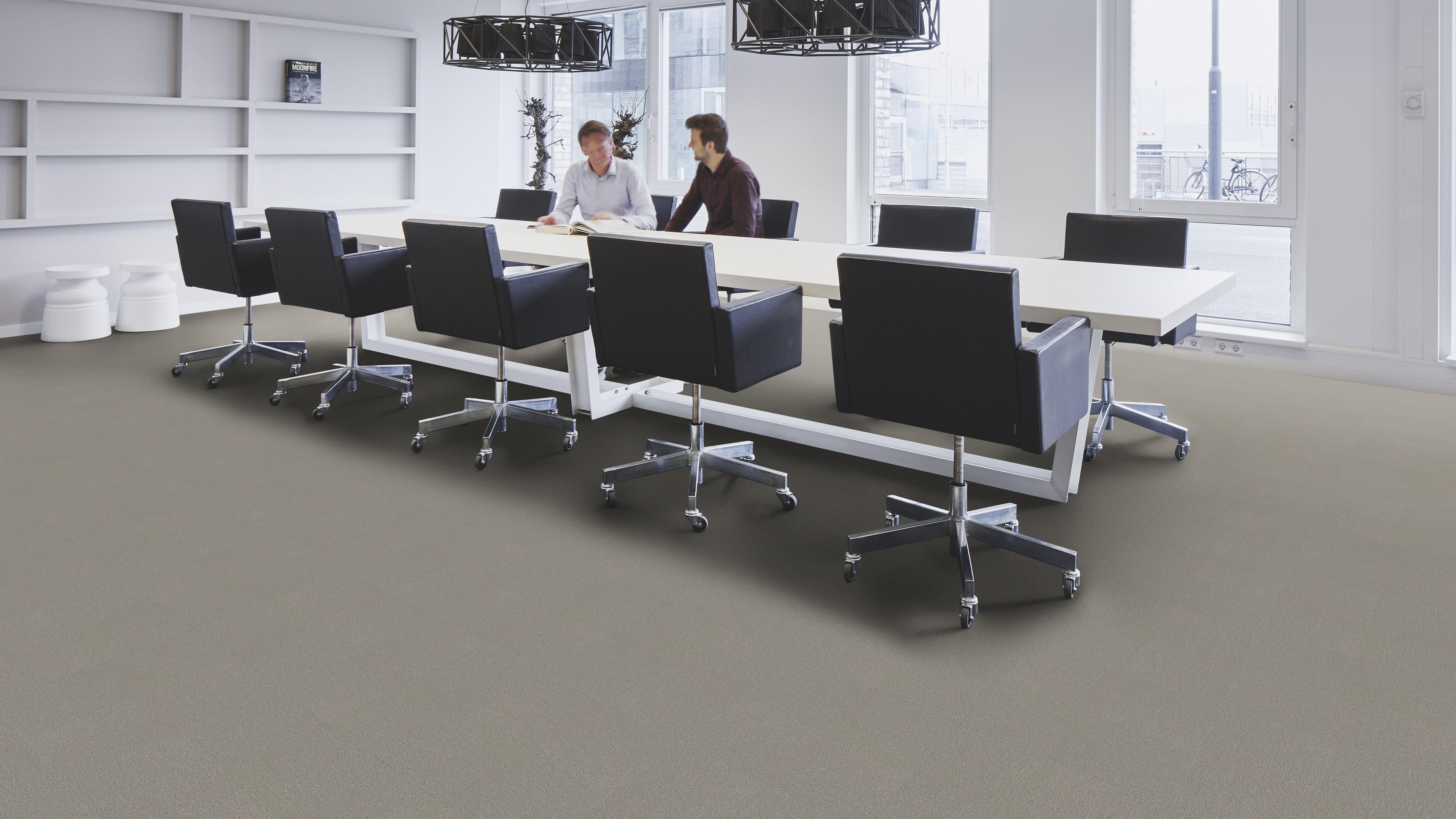 IMPETUS 2113 NOUGAT 50*50 cm KARO HALI