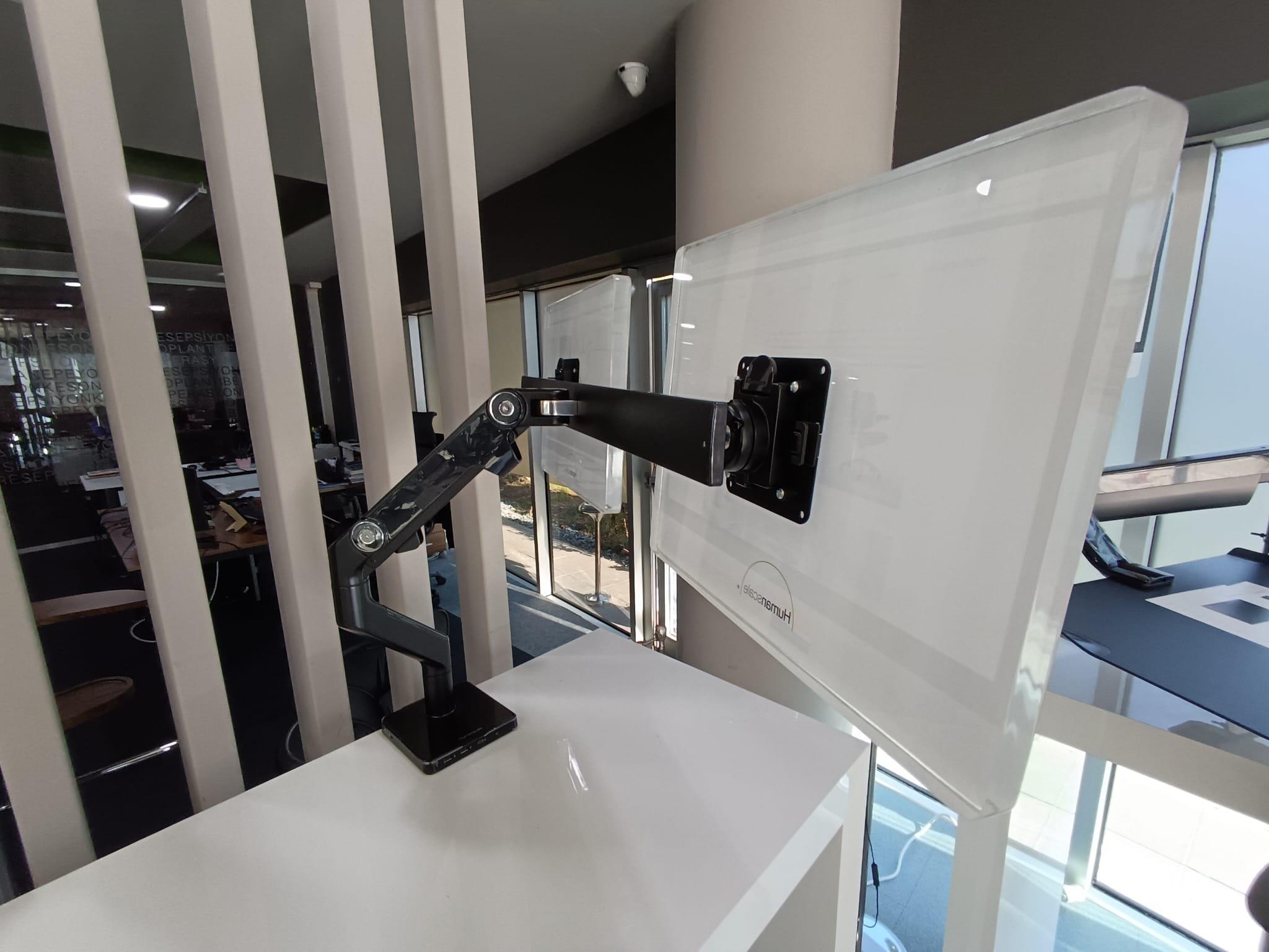 M8 Siyah Çift Monitör Taşıyıcı + Mpower