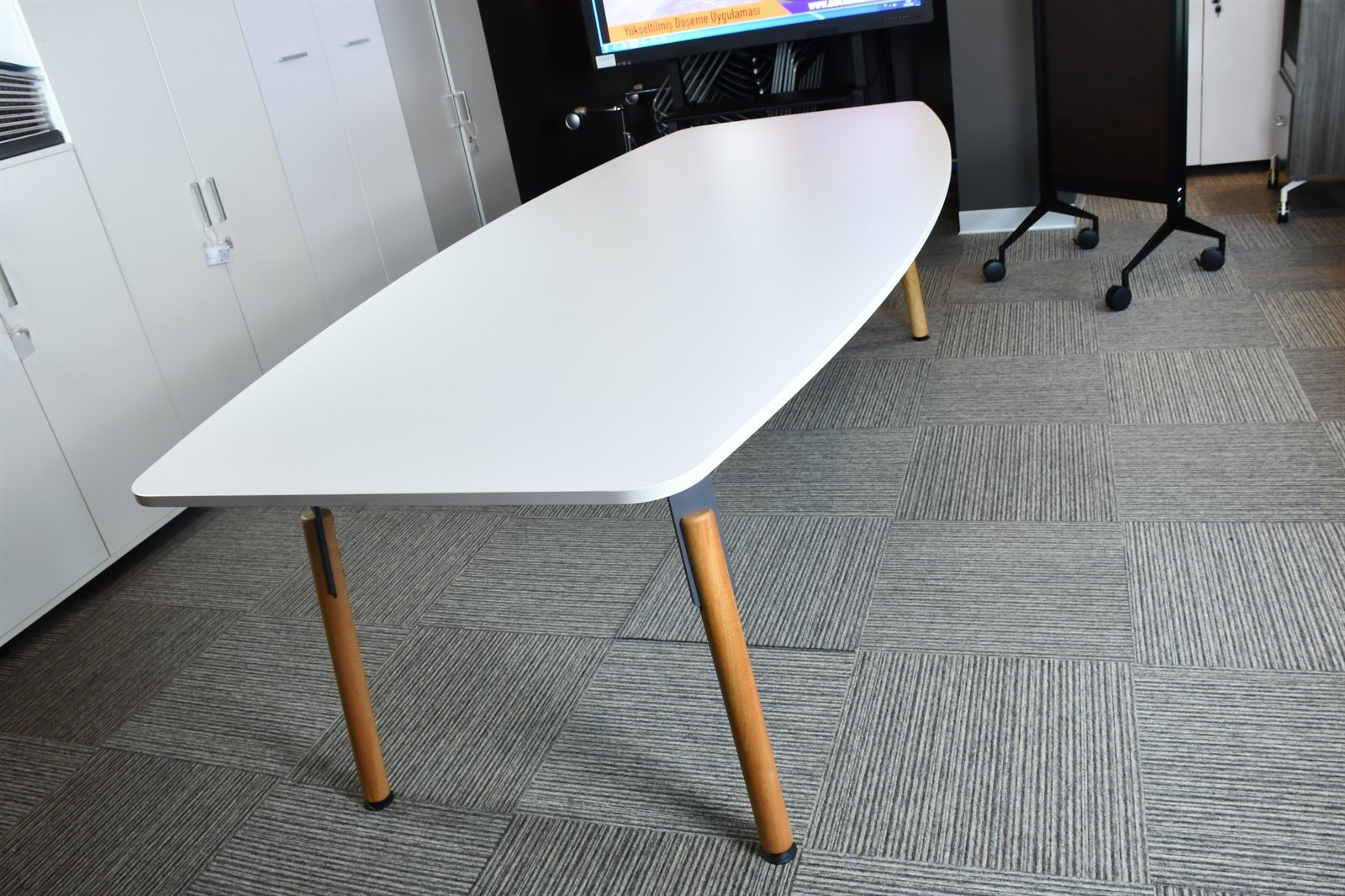 Nord 260 lık Toplantı Masası - Beyaz Tabla - Antrasit Ayak