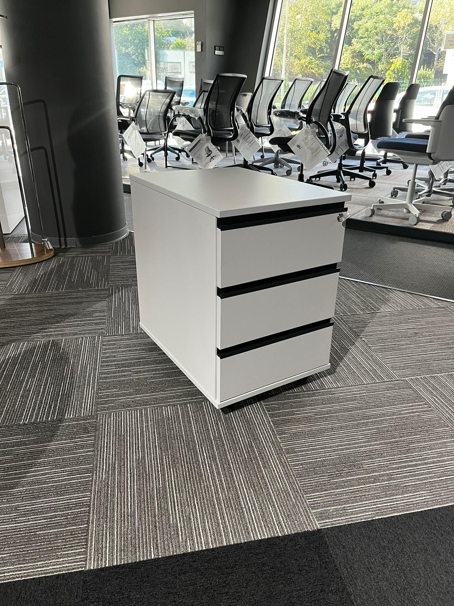 RUBA KESON 3 ÇEKMECELİ TEKERLEKLİ-MERKEZİ KİLİTLİ