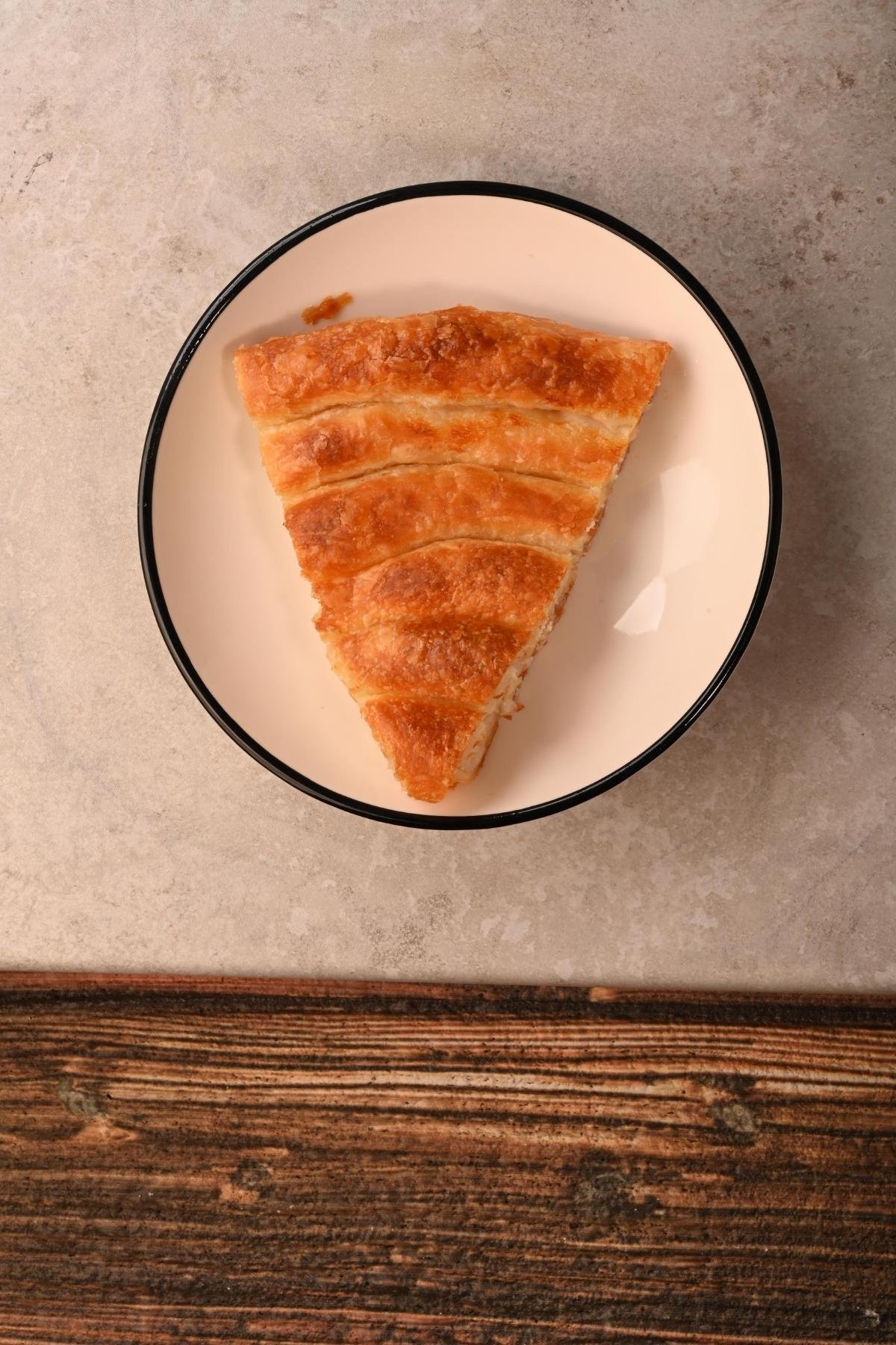 Pişirilmiş Peynirli Boşnak Böreği Kg.