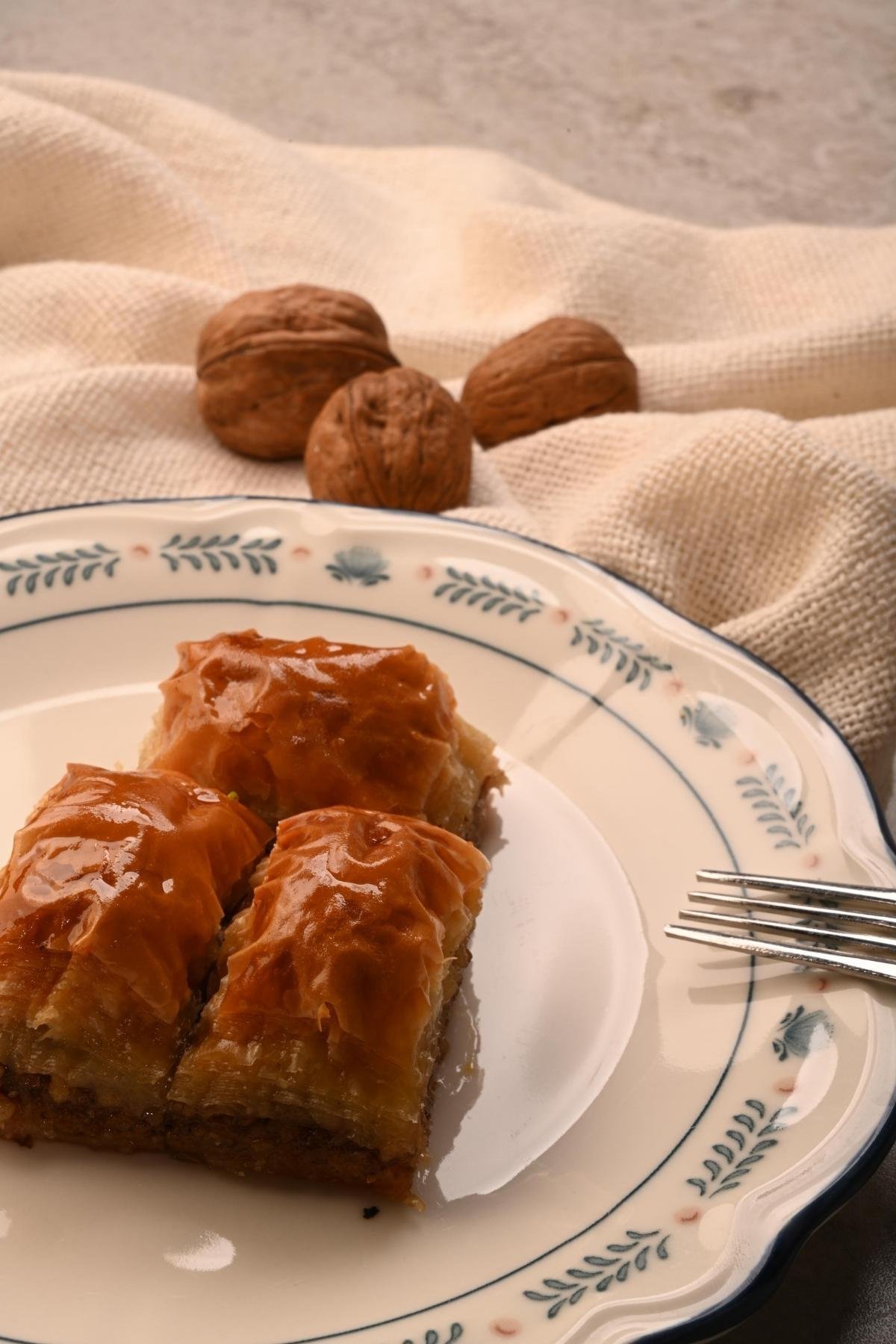 Tepsiyle Cevizli Baklava