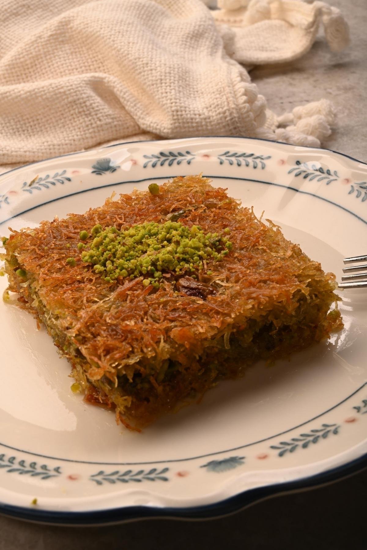 Tepsiyle Fıstıklı Tel Kadayıf 2400 Gr.