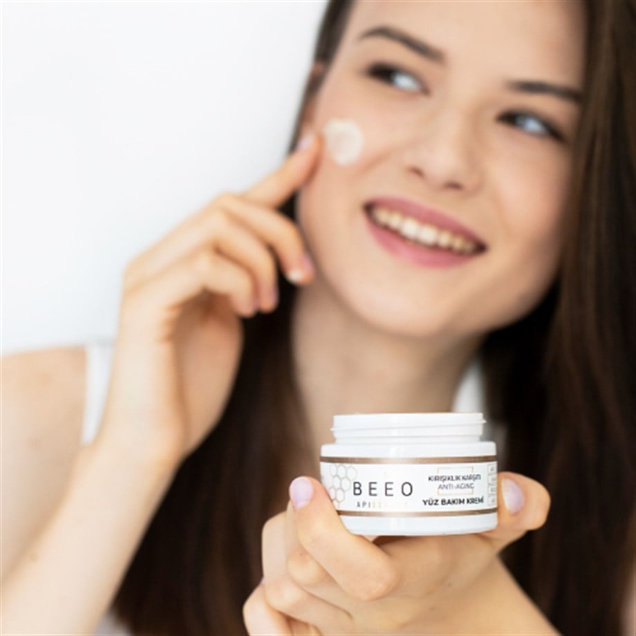 Arı Zehirli Propolisli Arı Sütlü Anti-Aging Yüz Bakım Kremi