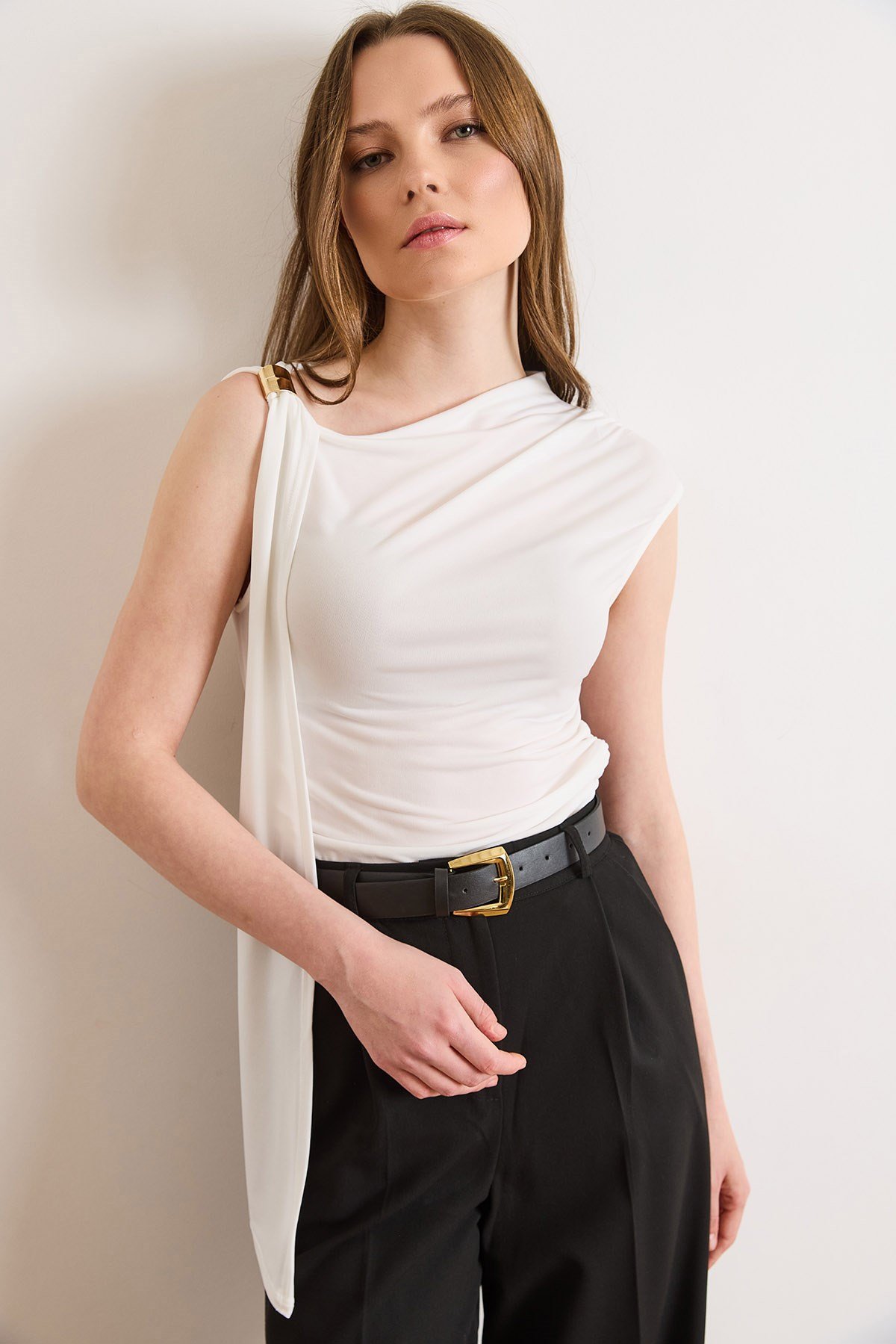 Aksesuar Detaylı Drape Sandy Bluz Beyaz