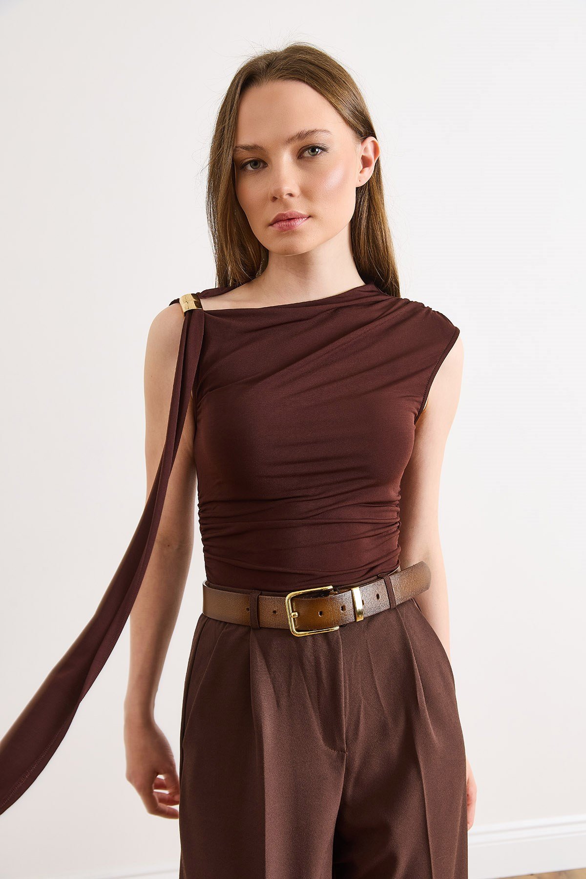 Aksesuar Detaylı Drape Sandy Bluz Kahverengi