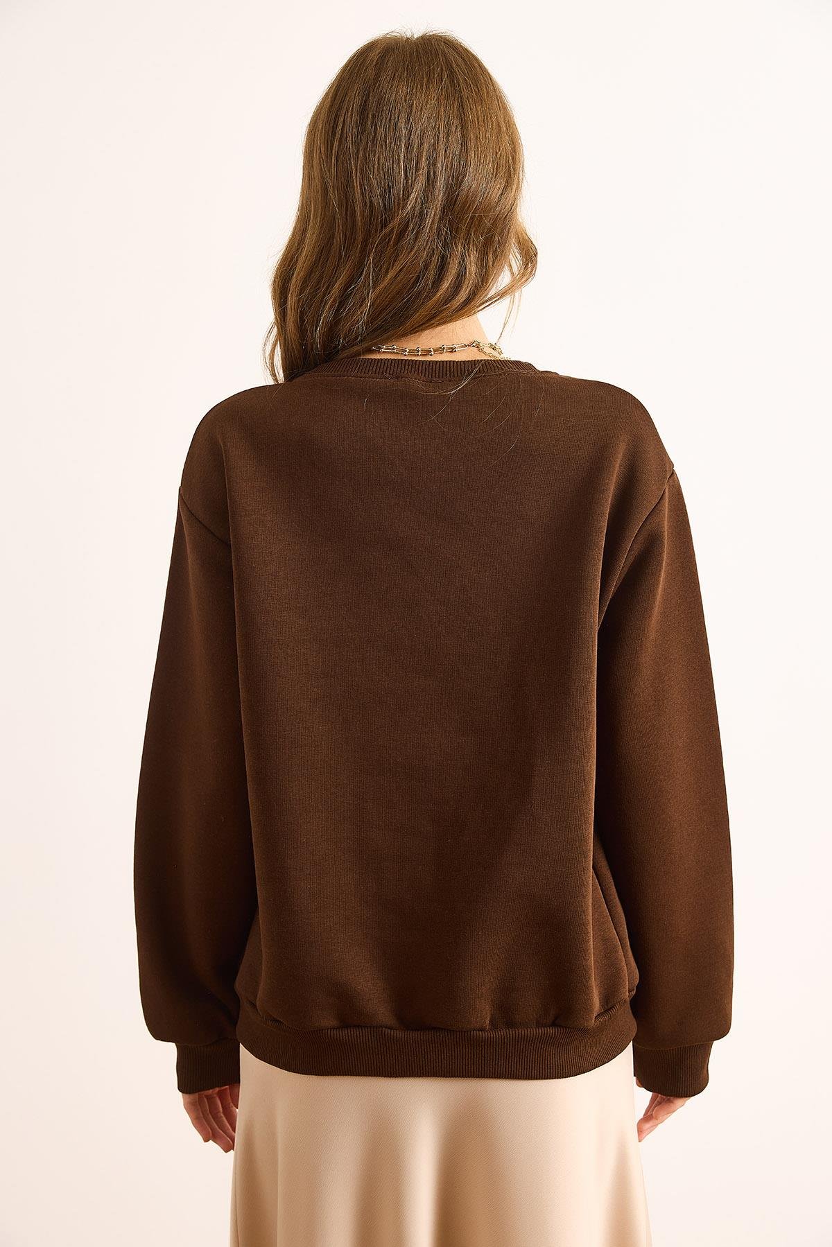 Aplikeli Şardonlu Basic Sweatshirt Kahverengi