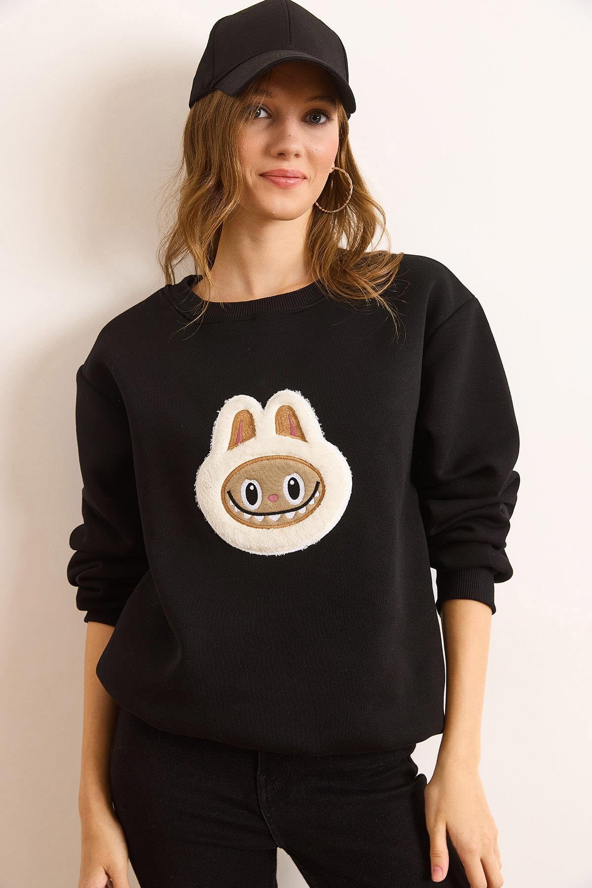 Aplikeli Şardonlu Basic Sweatshirt Siyah