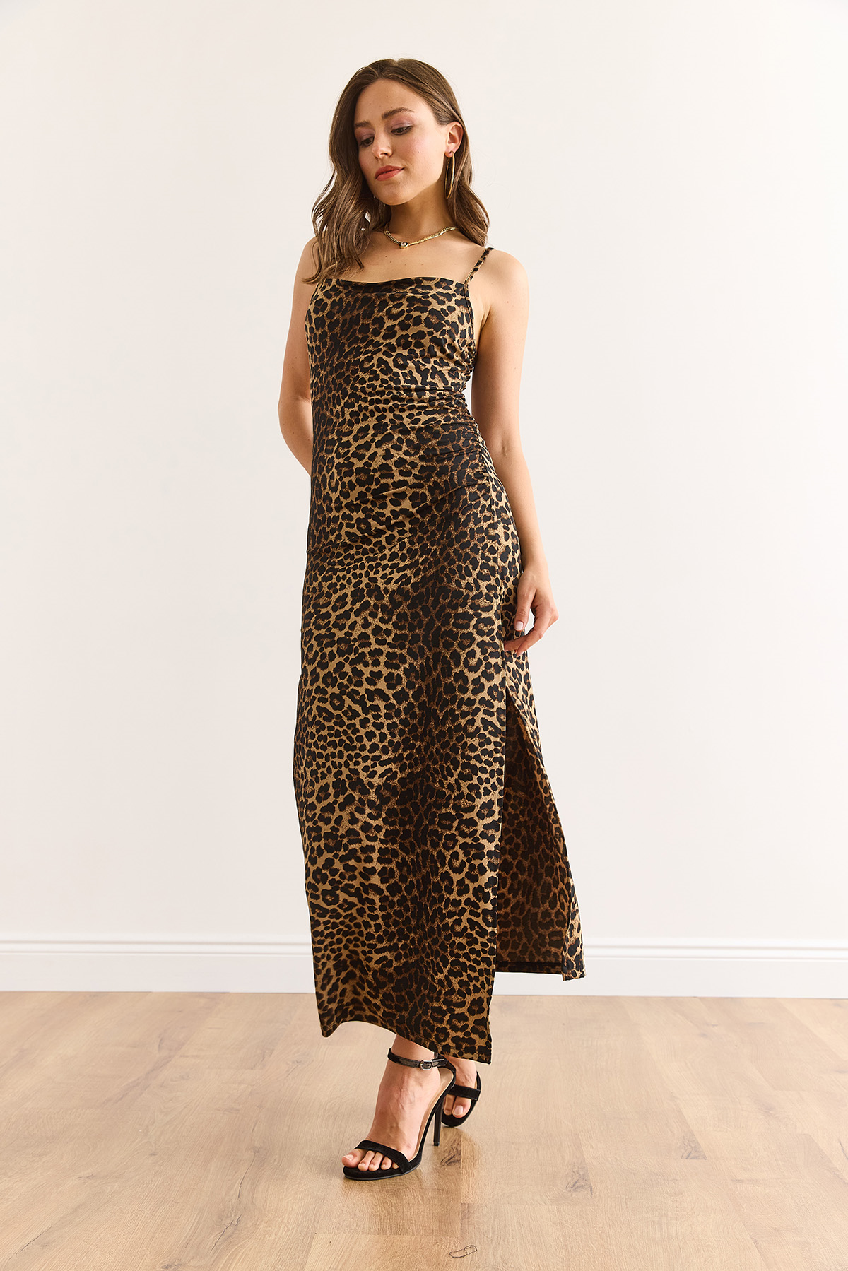 Askısı Ayarlanabilir Drape Detaylı Yırtmaçlı Elbise Leopar Kahve
