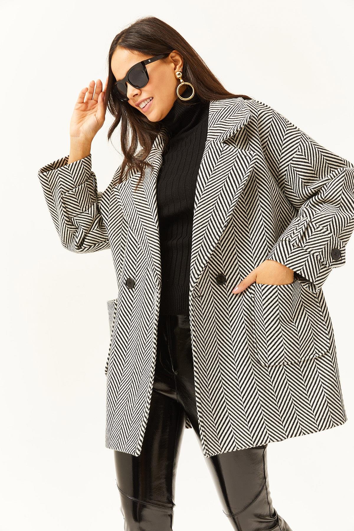 Astarlı Cepli Oversize Balıksırtı Kaban Siyah