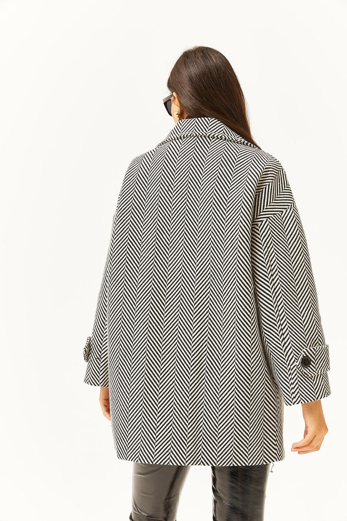 Astarlı Cepli Oversize Balıksırtı Kaban Siyah