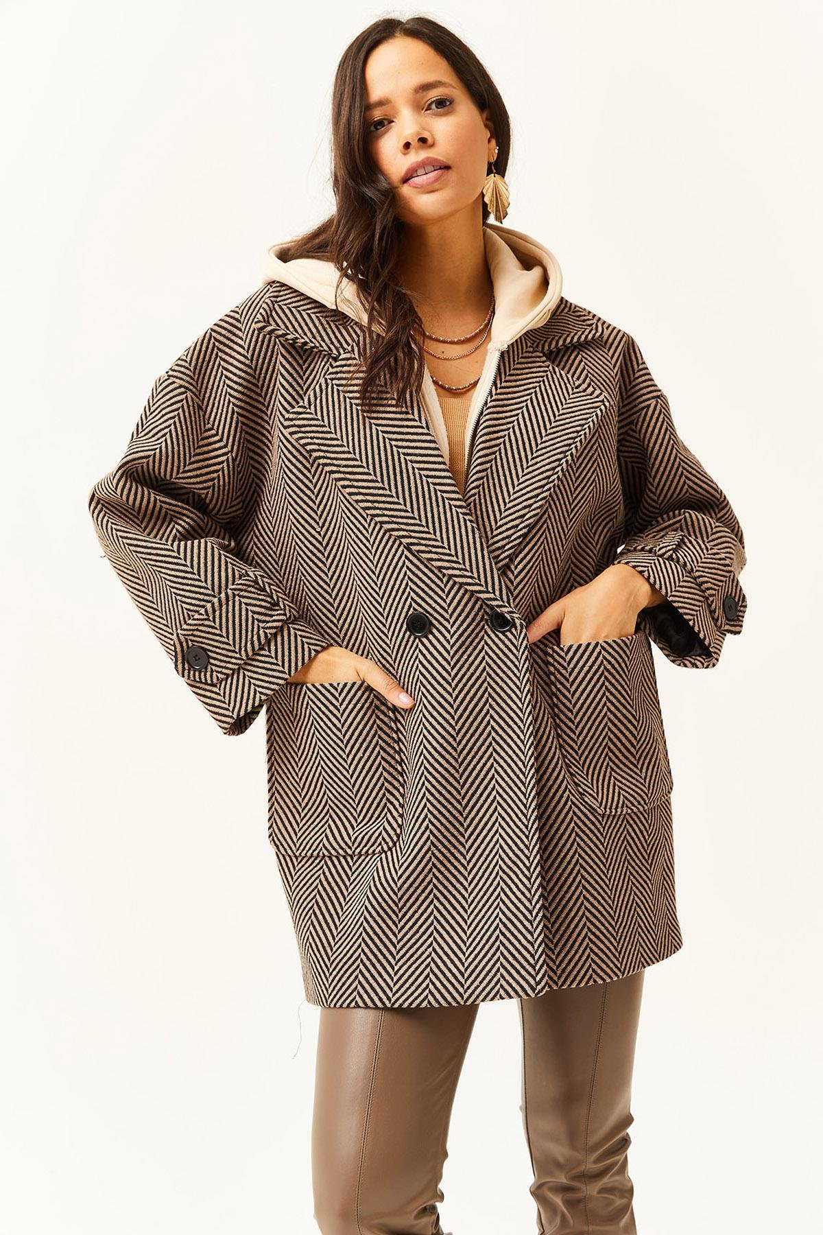 Astarlı Cepli Oversize Balıksırtı Kaban Camel