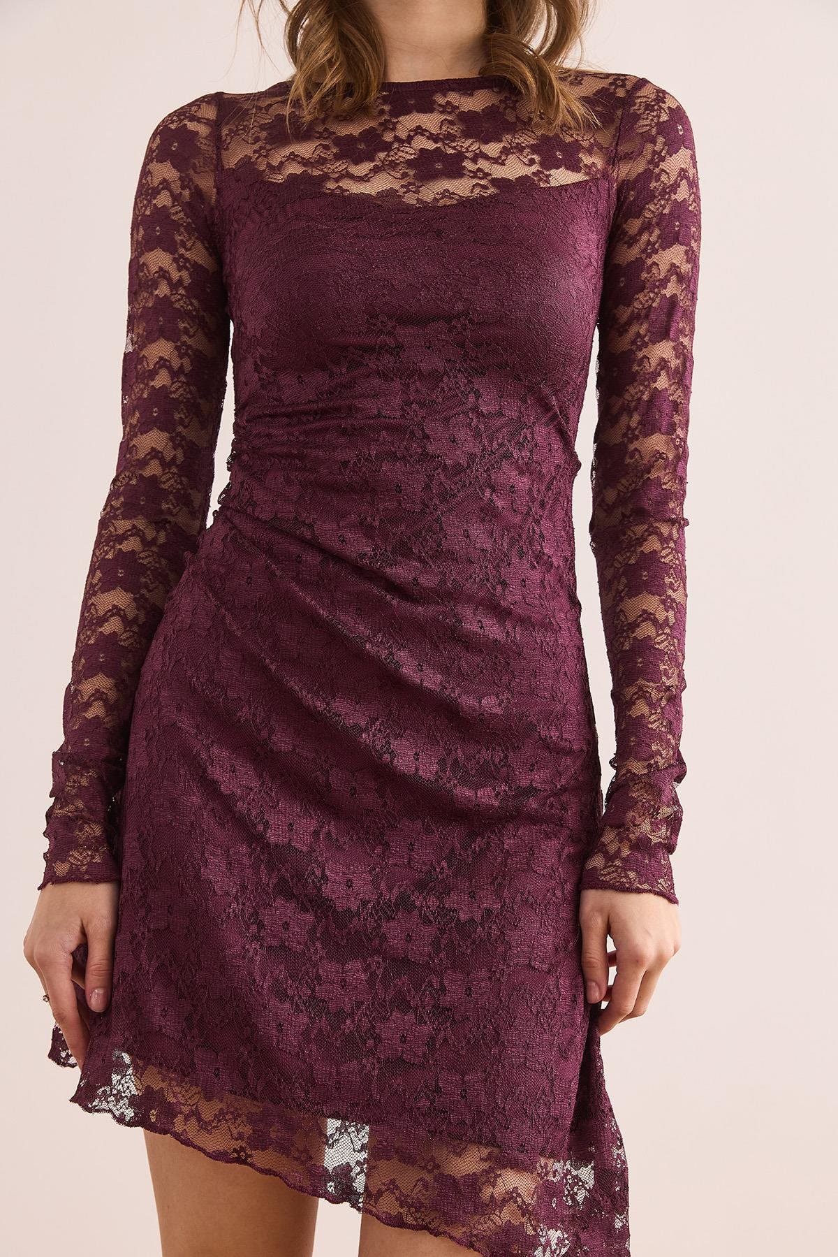 Astarlı Drape Detaylı Dantel Elbise Mürdüm