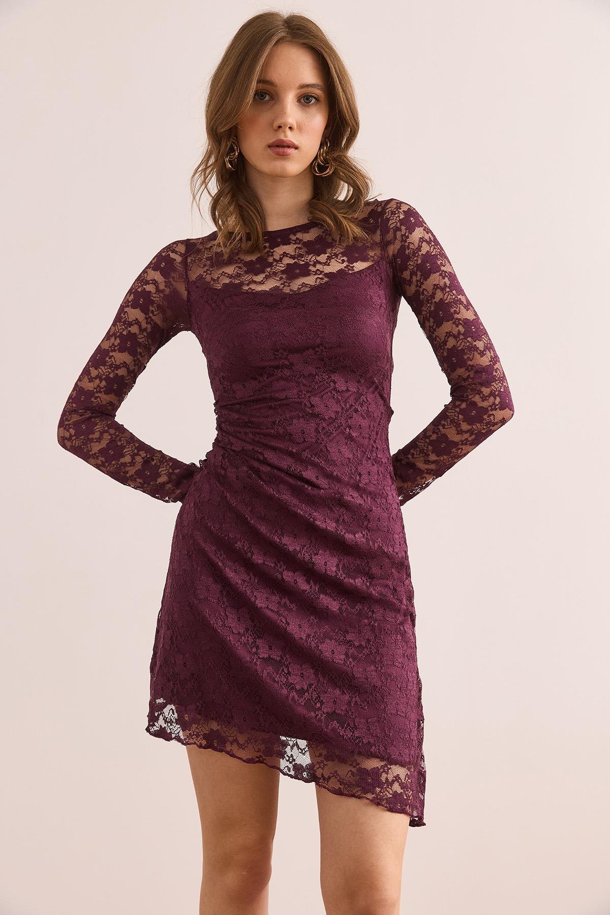 Astarlı Drape Detaylı Dantel Elbise Mürdüm