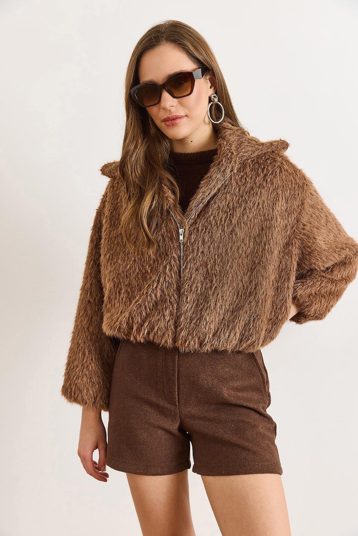 Astarlı Fermuarlı Cepli Suni Kürk Kaban Camel
