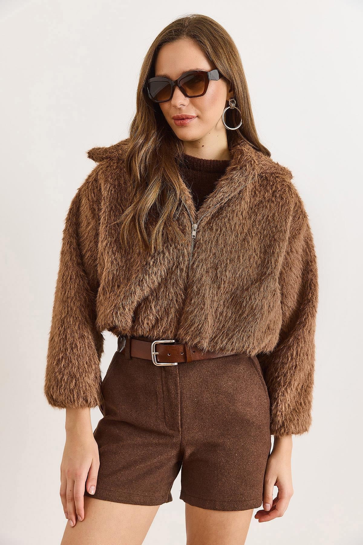 Astarlı Fermuarlı Cepli Suni Kürk Kaban Camel