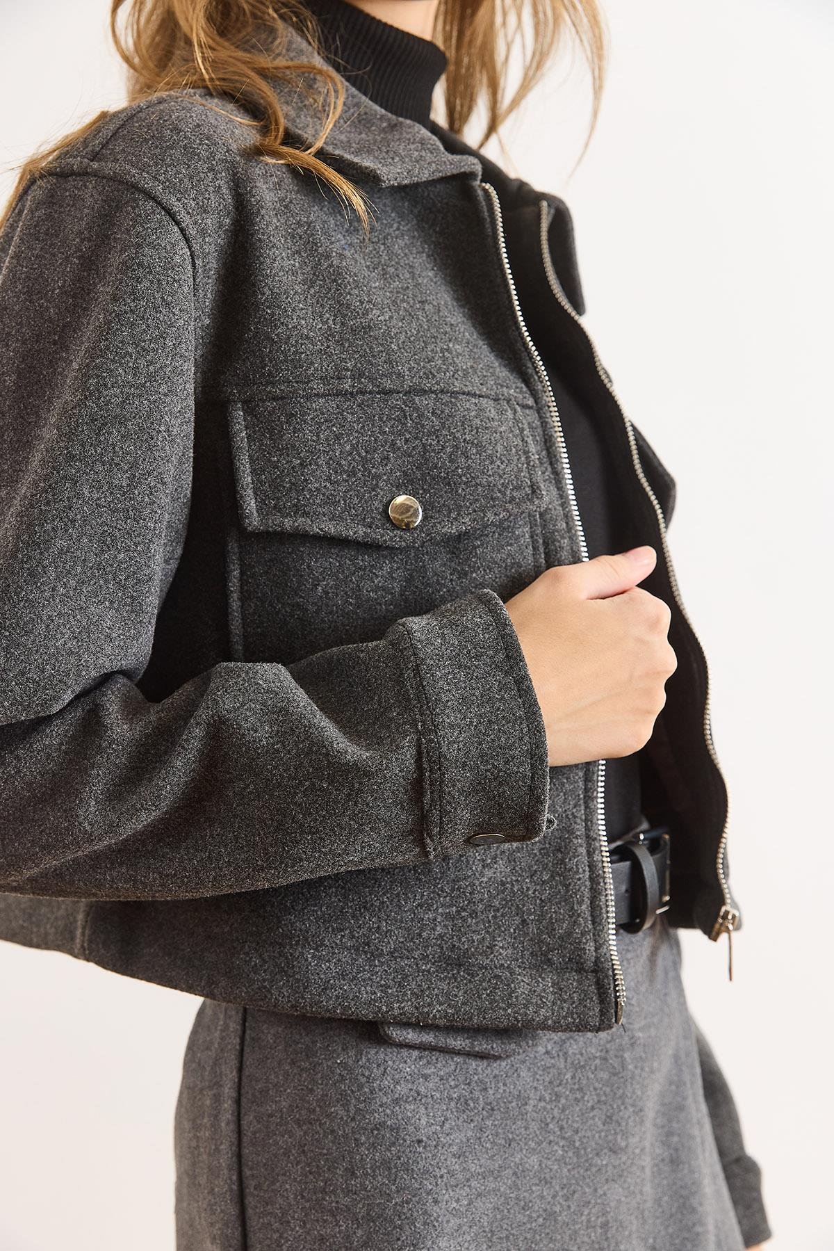 Astarlı Fermuarlı Çift Cep Detaylı Crop Kaşe Ceket Füme