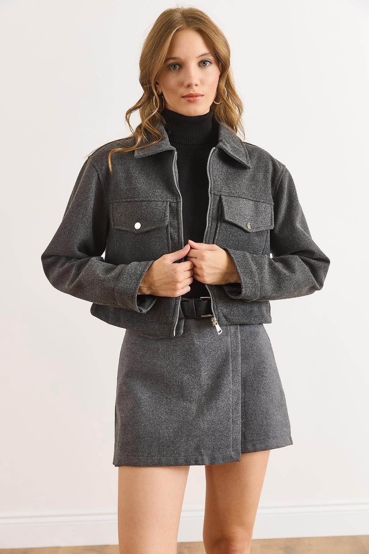 Astarlı Fermuarlı Çift Cep Detaylı Crop Kaşe Ceket Füme