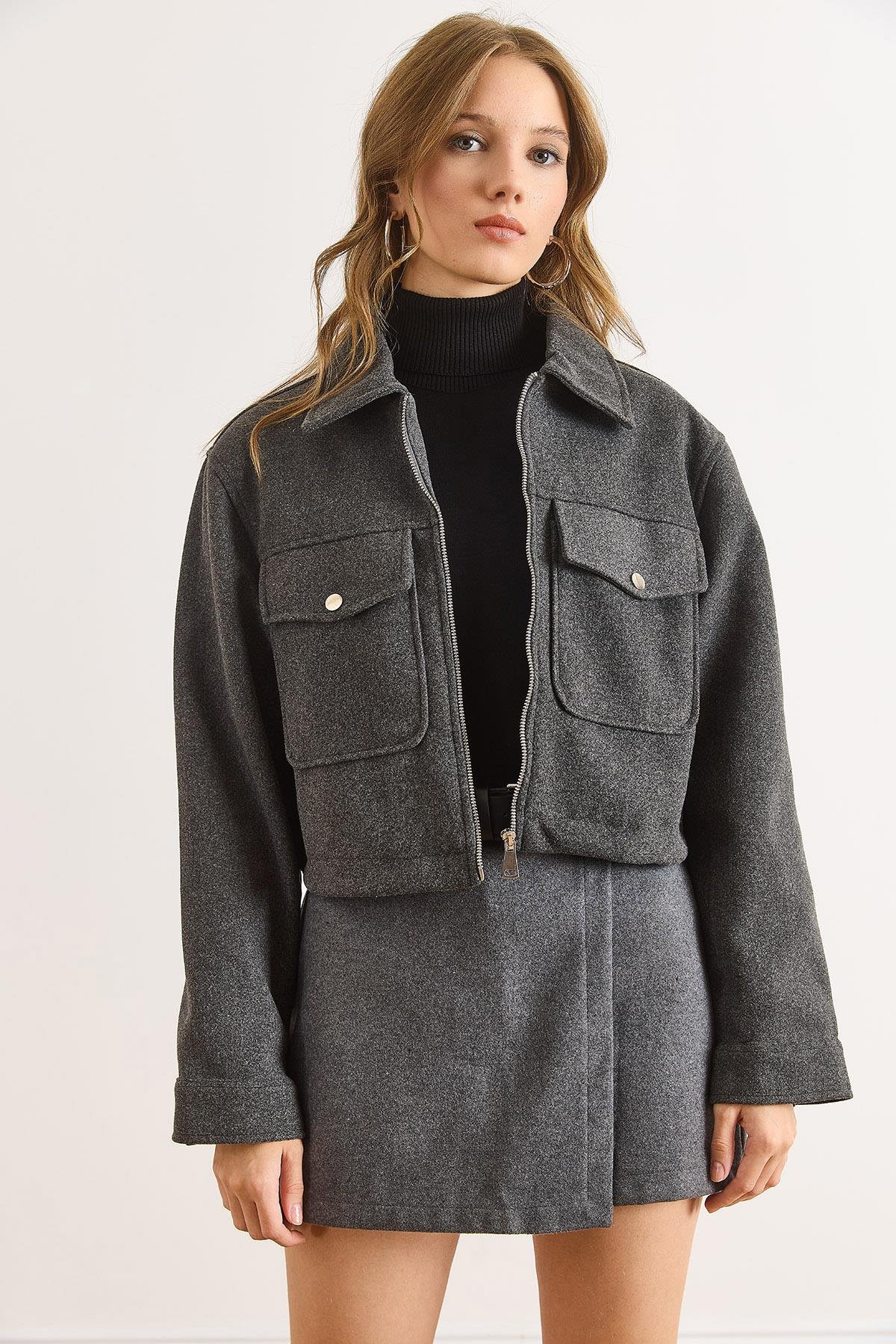 Astarlı Fermuarlı Çift Cep Detaylı Crop Kaşe Ceket Füme