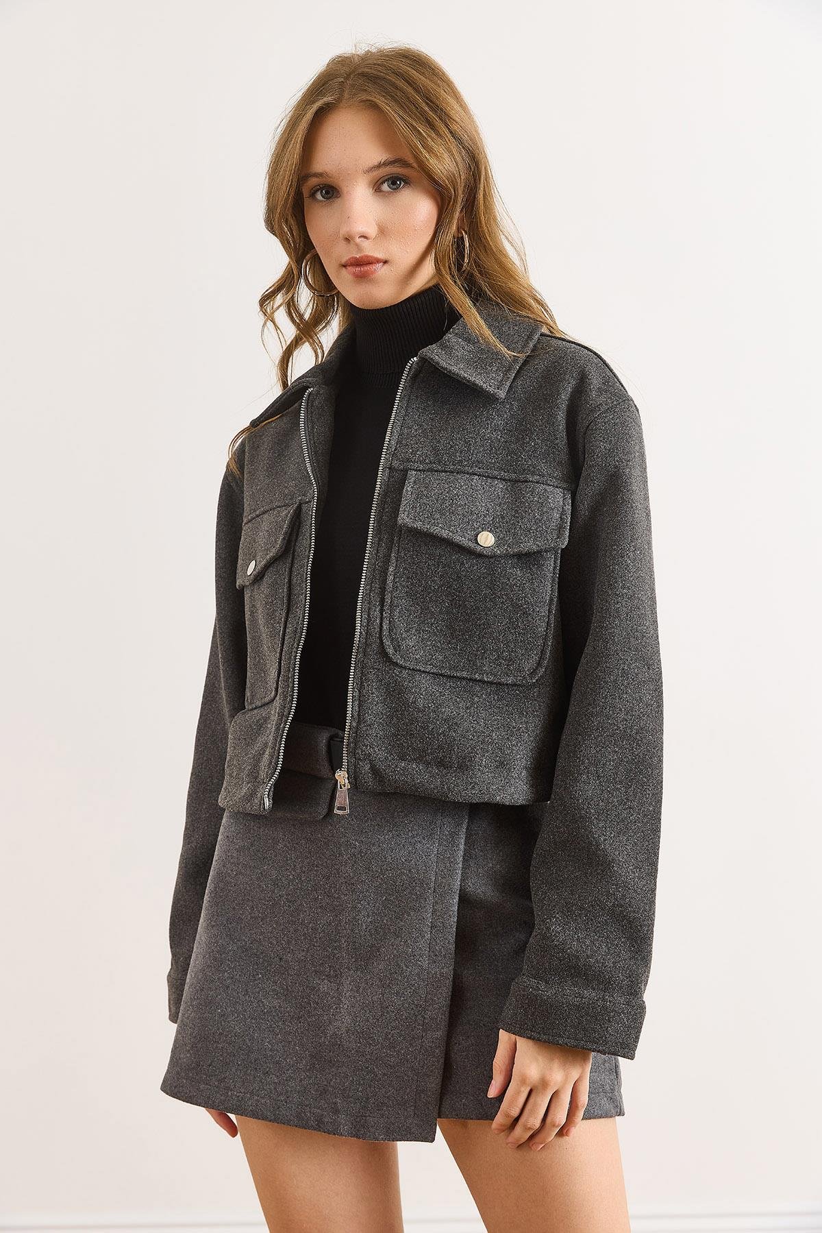 Astarlı Fermuarlı Çift Cep Detaylı Crop Kaşe Ceket Füme