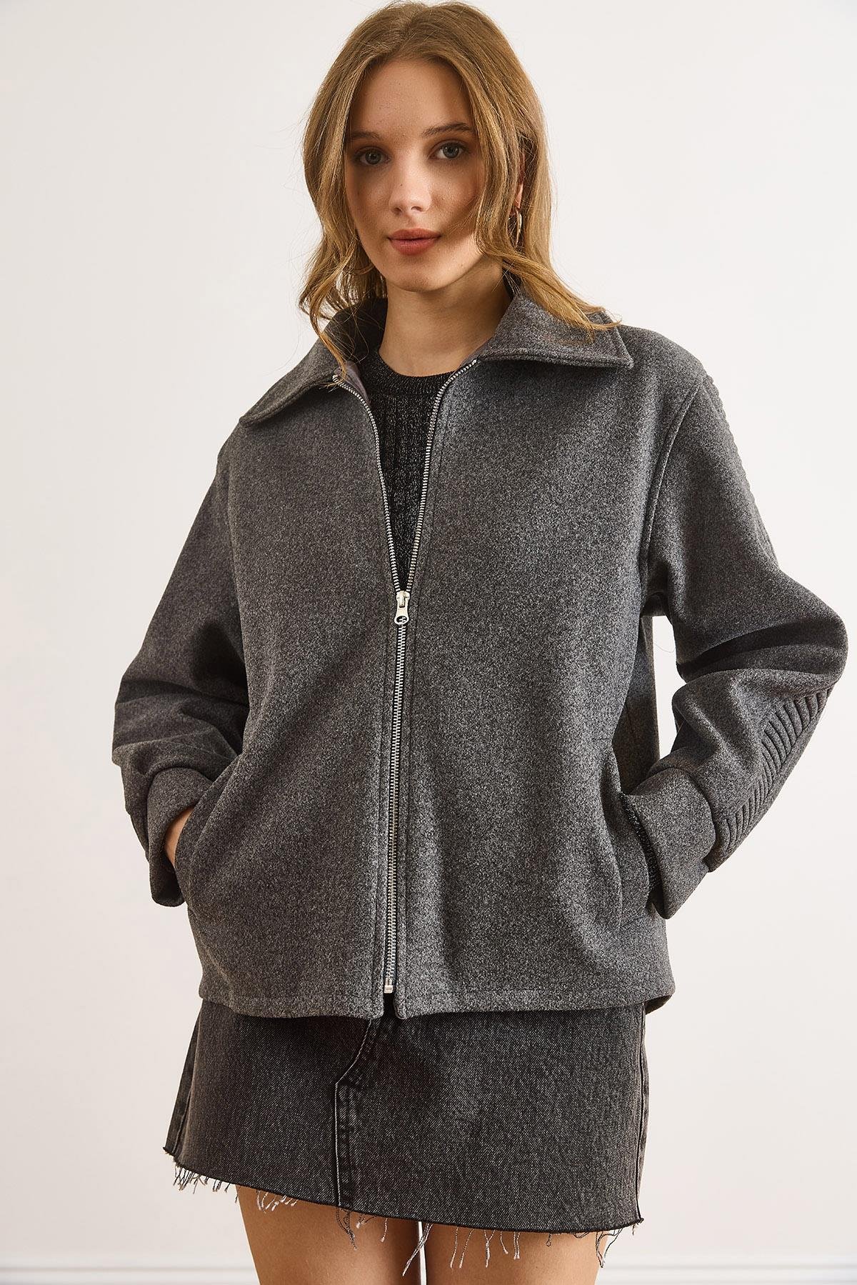 Astarlı Kol Sırt Detaylı Kaşe Ceket Füme