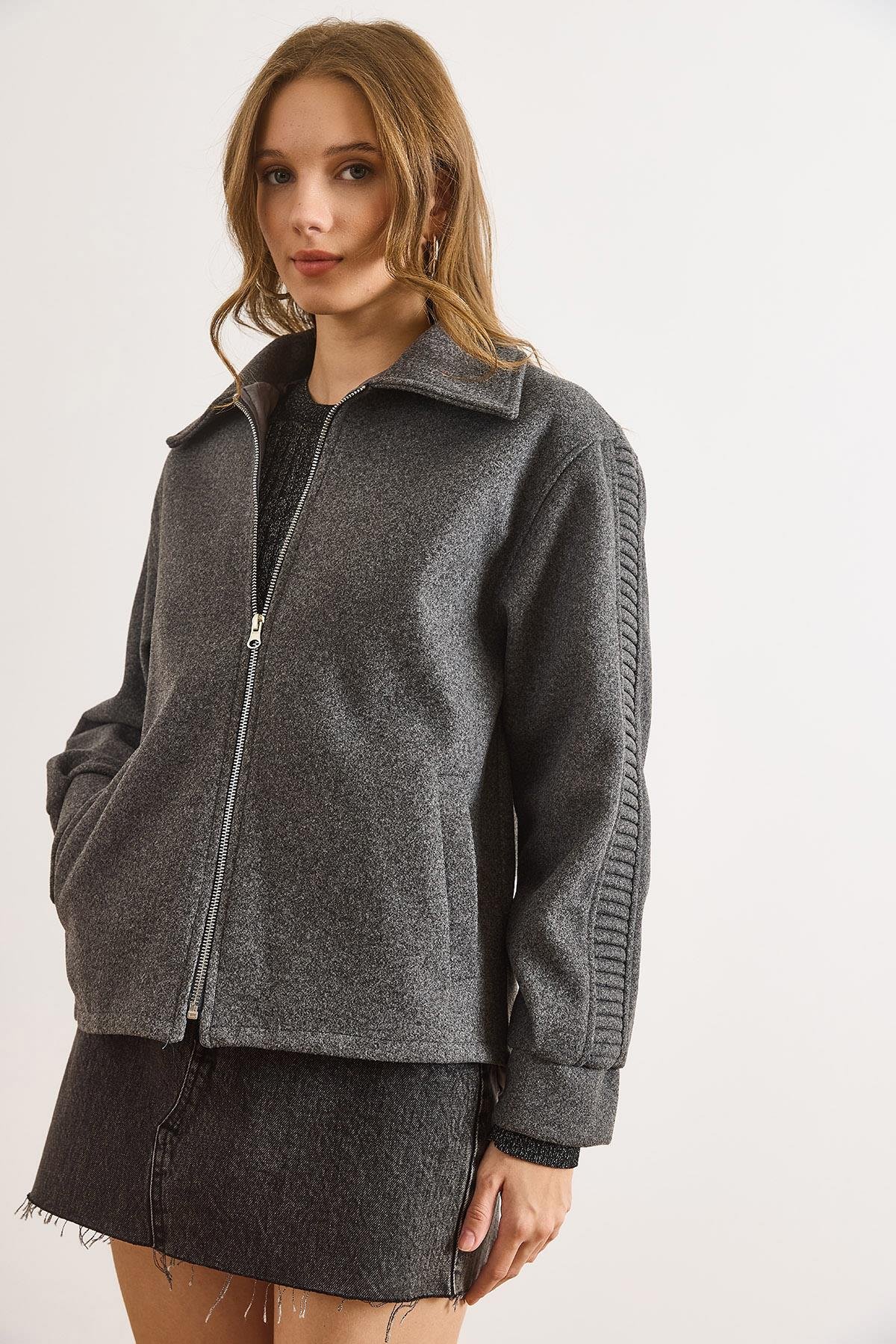 Astarlı Kol Sırt Detaylı Kaşe Ceket Füme