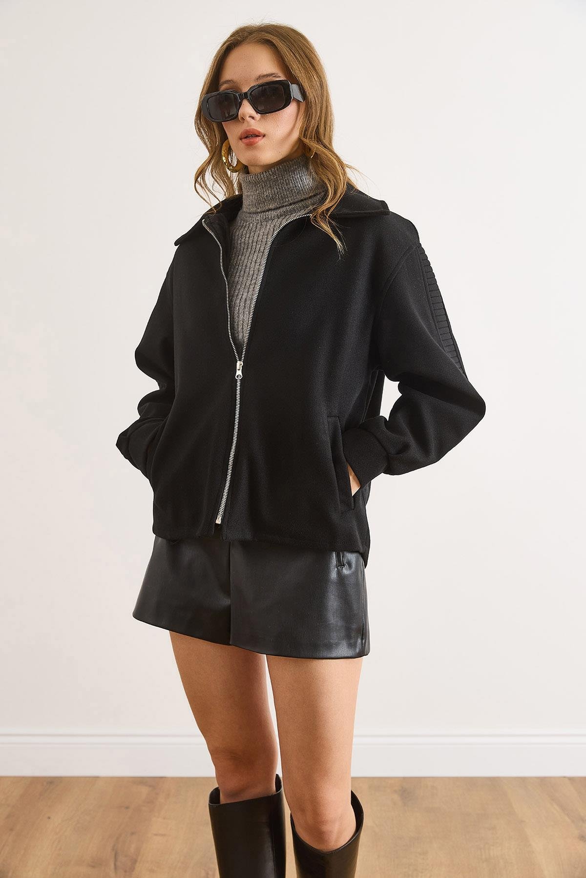 Astarlı Kol Sırt Detaylı Kaşe Ceket Siyah