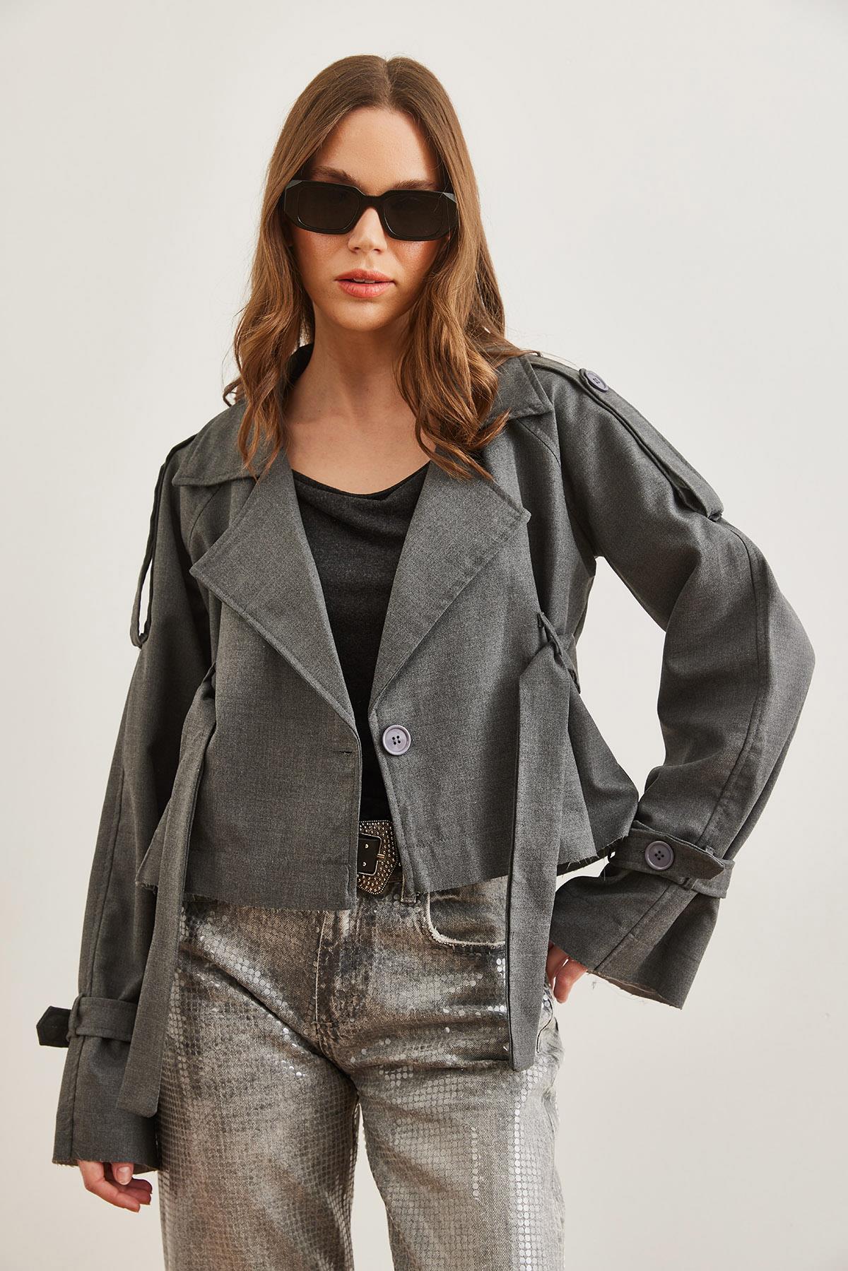 Astarlı Kuşak Detaylı Crop Ceket Füme