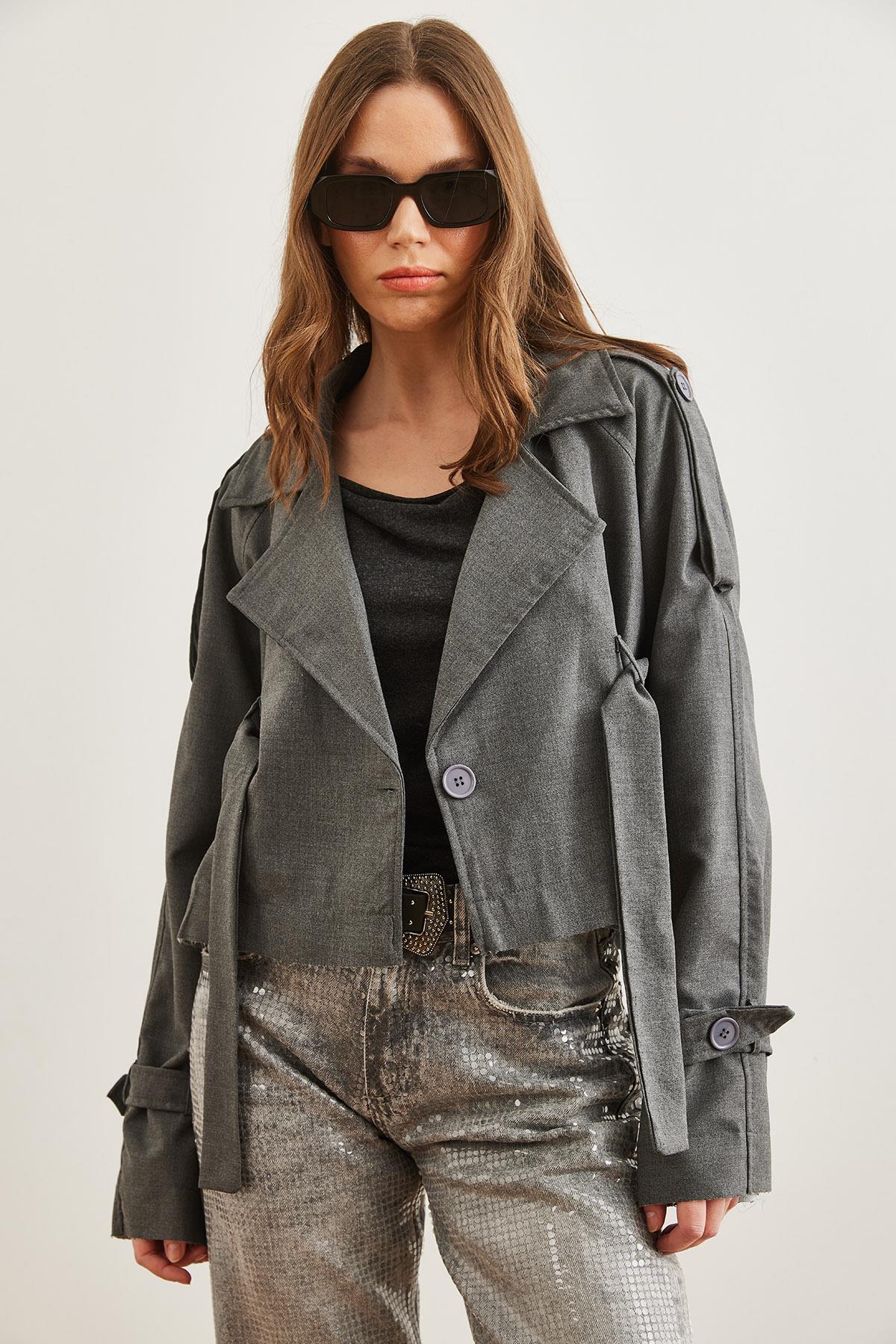 Astarlı Kuşak Detaylı Crop Ceket Füme