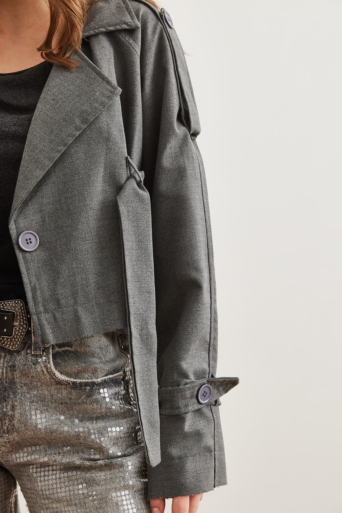 Astarlı Kuşak Detaylı Crop Ceket Füme