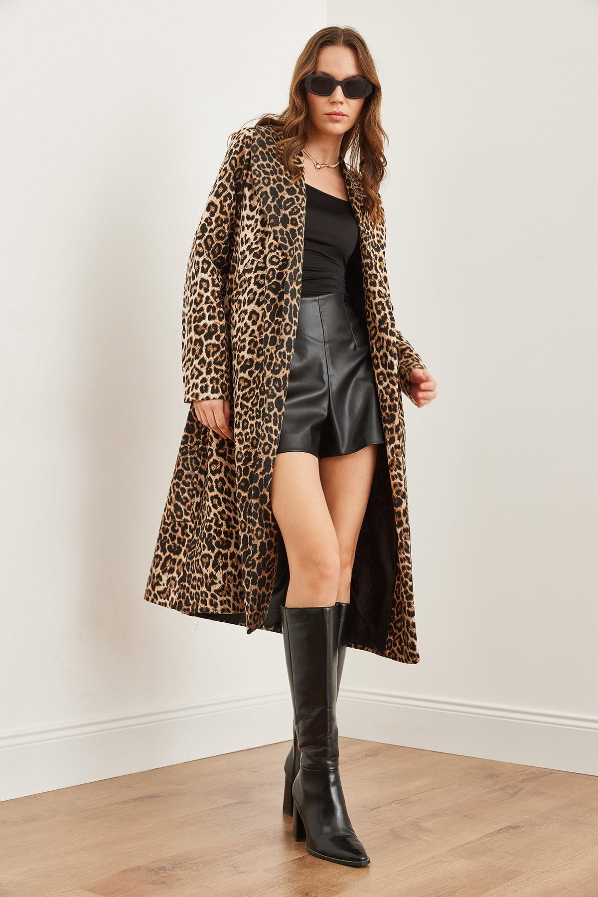 Astarlı Kuşaklı Cepli Leopar Gabardin Kaban Leopar Bej
