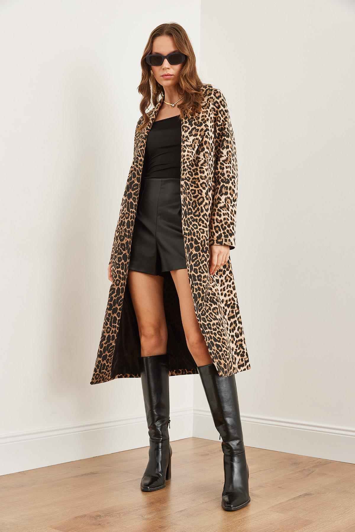 Astarlı Kuşaklı Cepli Leopar Gabardin Kaban Leopar Bej