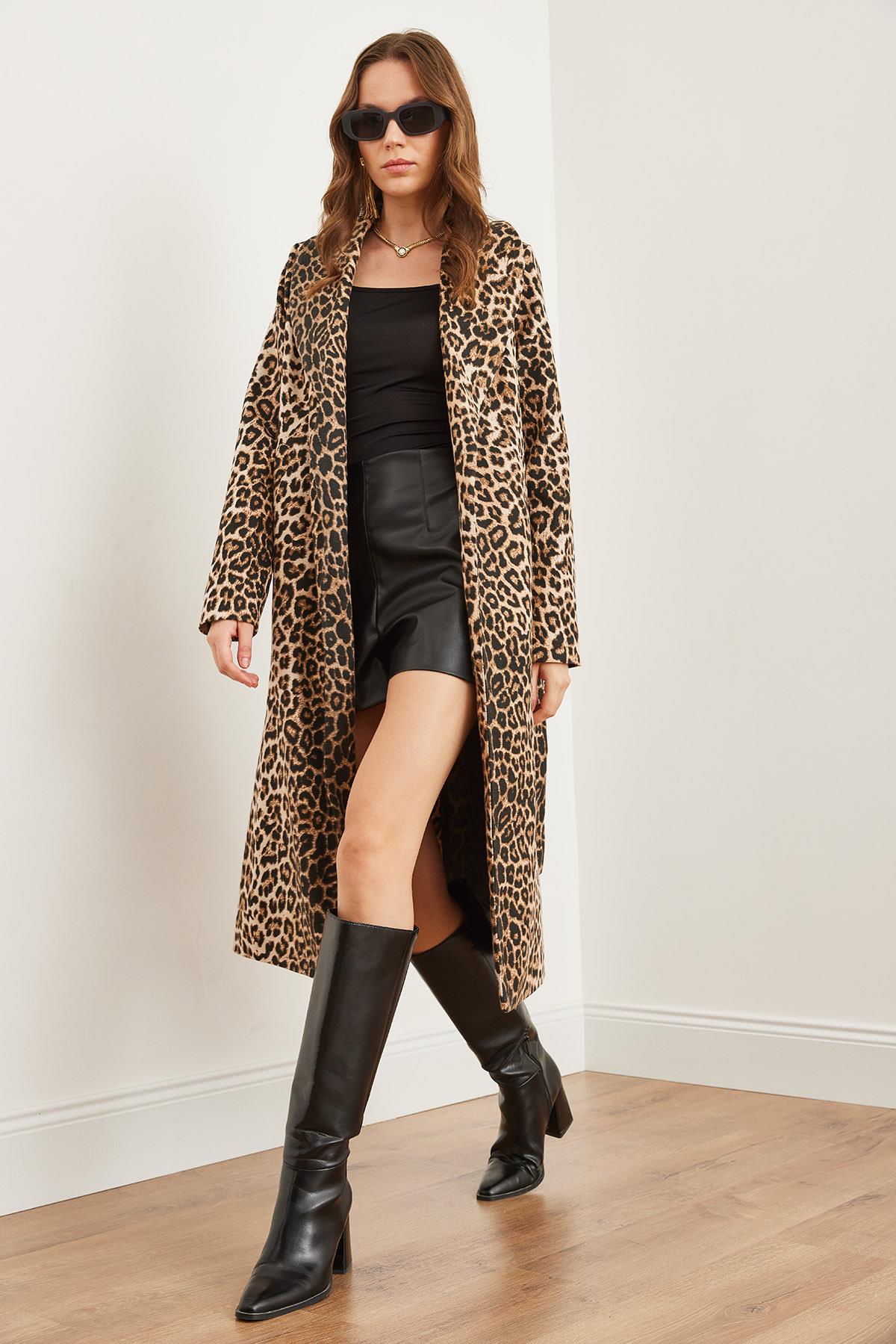 Astarlı Kuşaklı Cepli Leopar Gabardin Kaban Leopar Bej