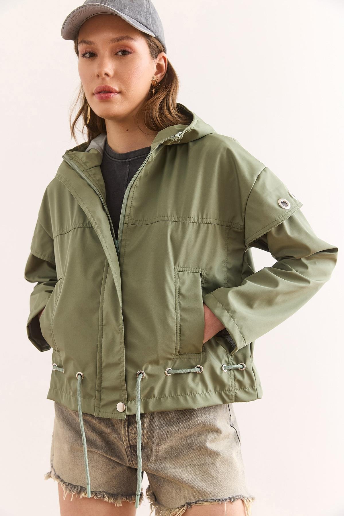 Astarlı Kuşgözü Detaylı Yağmurluk Ceket Haki