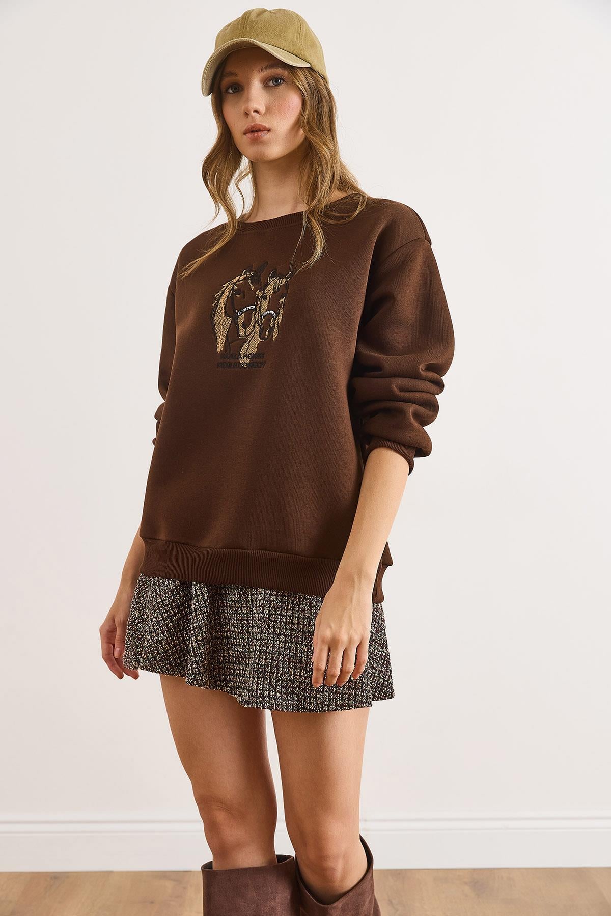 At Nakışlı Rahat Kalıp Şardonlu Sweatshirt Acı Kahve