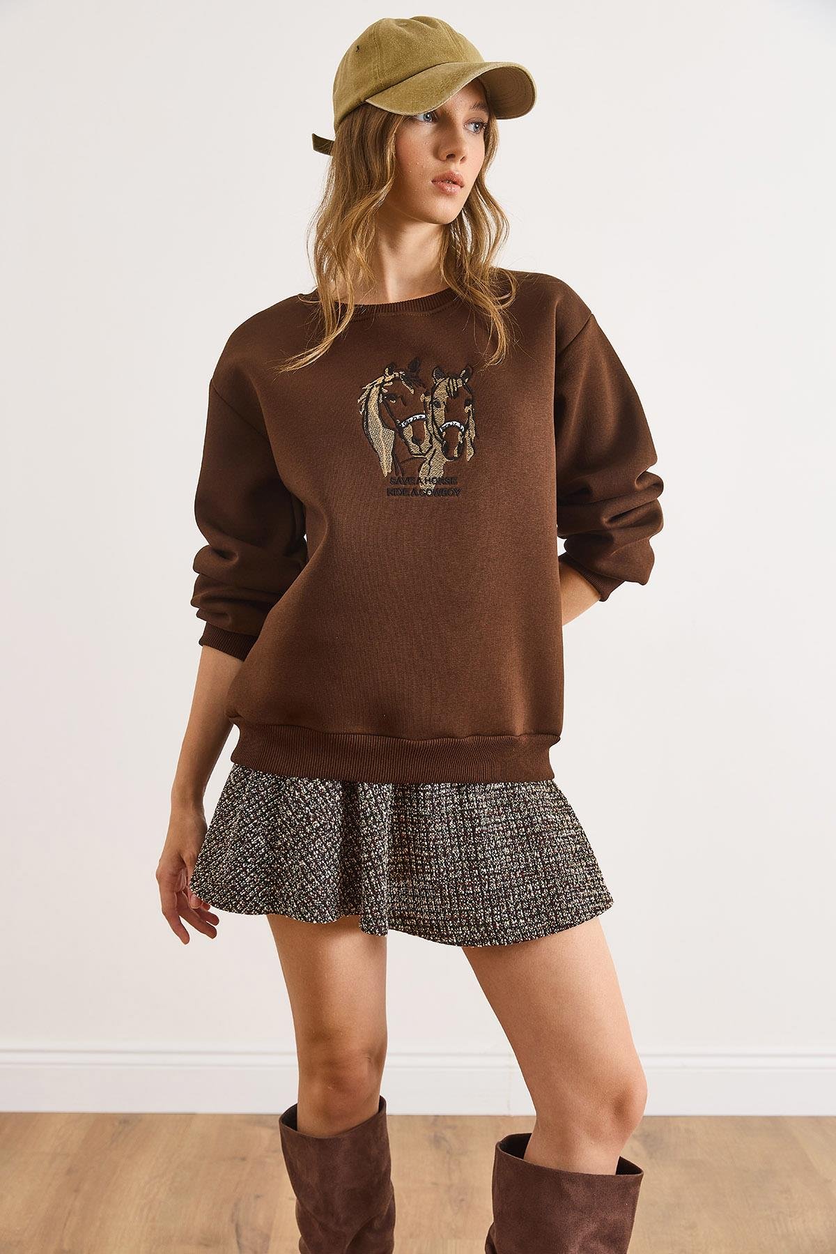 At Nakışlı Rahat Kalıp Şardonlu Sweatshirt Acı Kahve