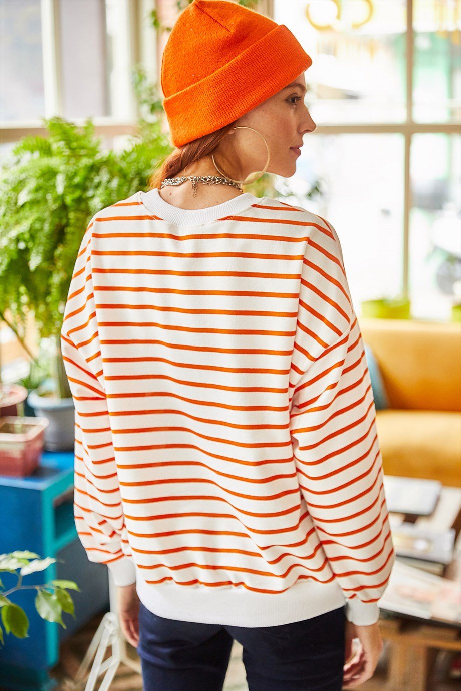 Basic Yumuşak Dokulu Salaş Sweatshirt Beyaz Turuncu