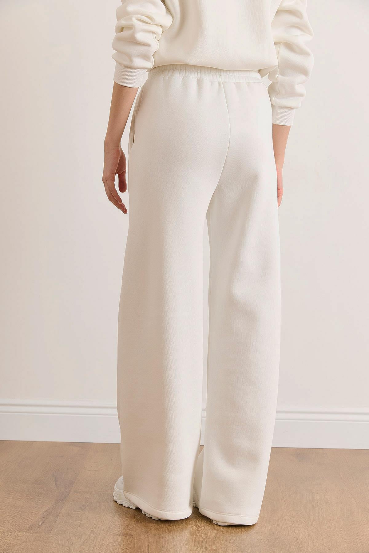 Beli Bağcıklı Cepli Wide Leg Şardonlu Kalın Eşofman Altı Beyaz