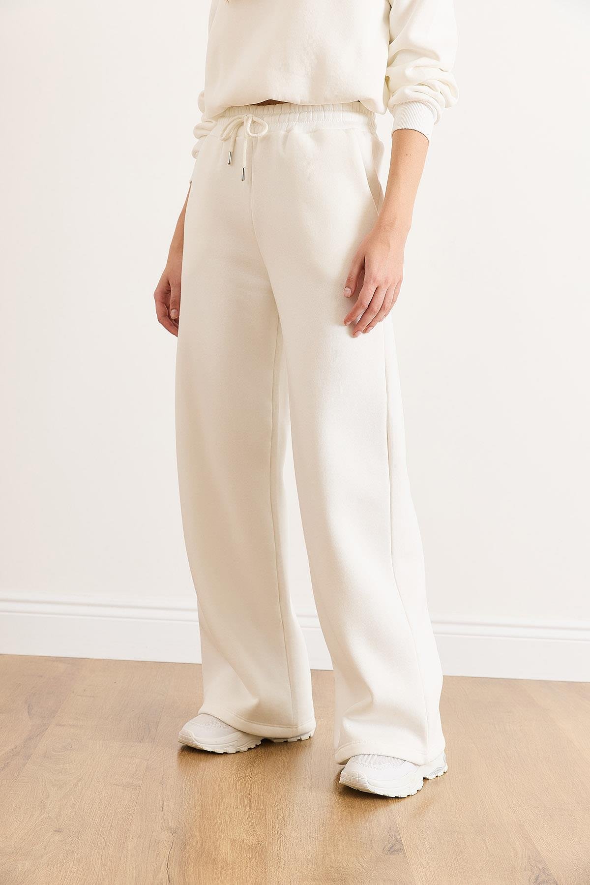 Beli Bağcıklı Cepli Wide Leg Şardonlu Kalın Eşofman Altı Beyaz