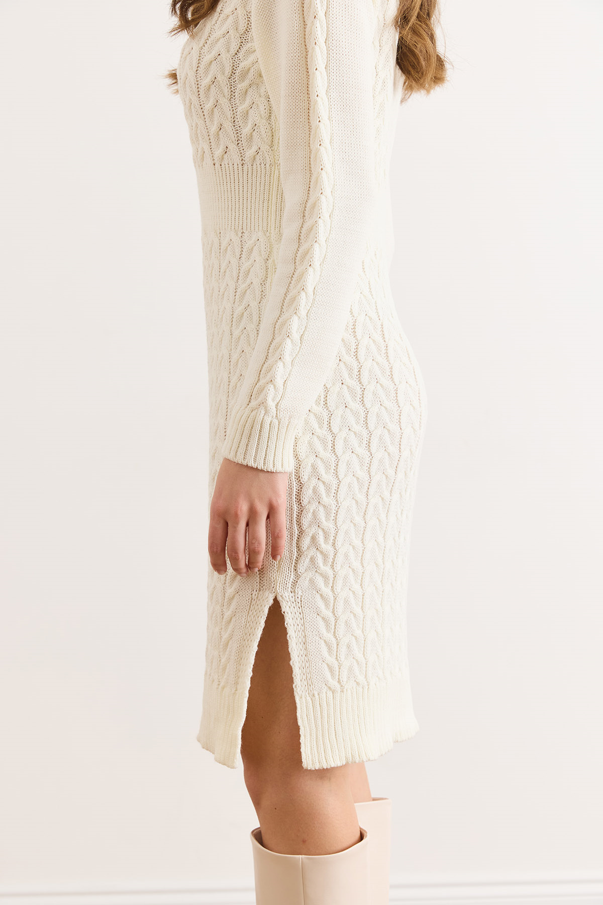 Beli Bantlı Yırtmaçlı Saç Örgü Mini Elbise Ekru