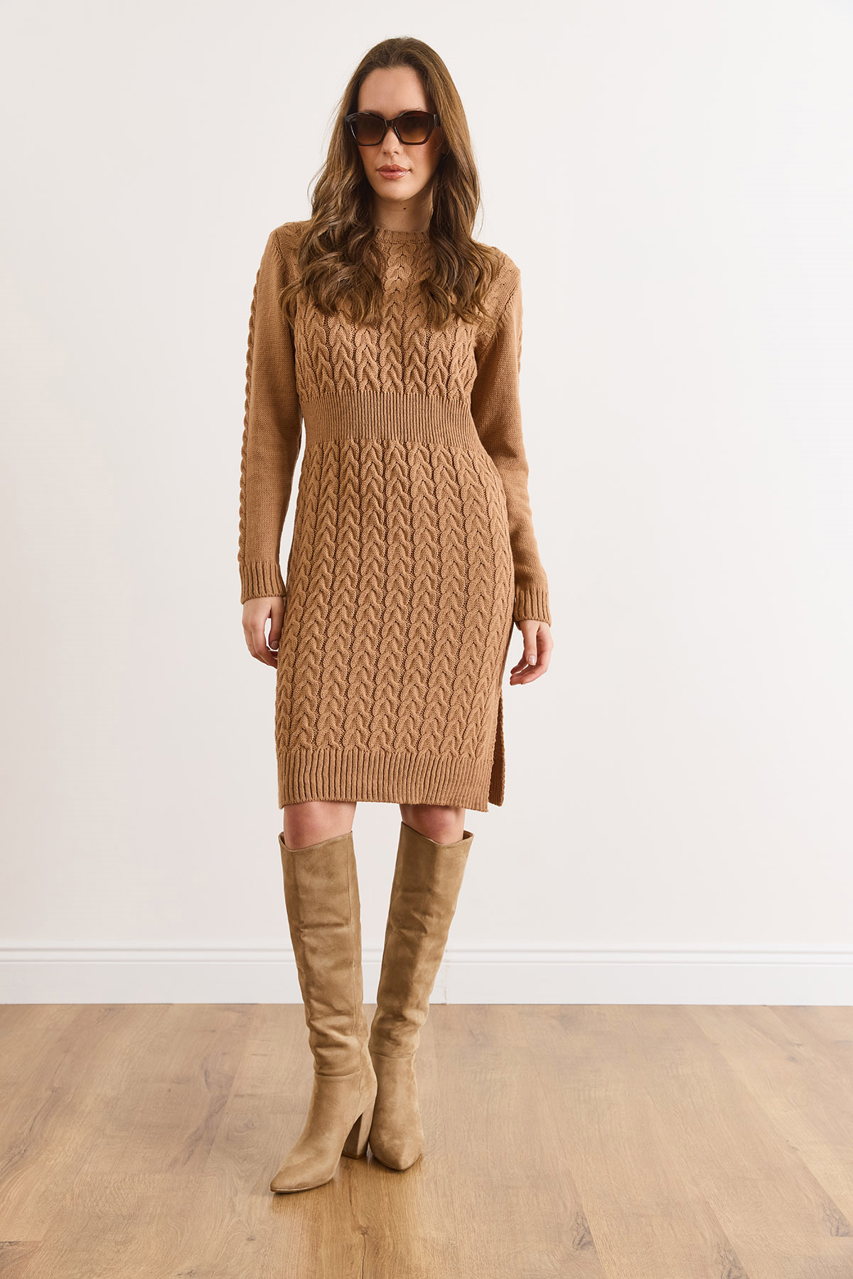 Beli Bantlı Yırtmaçlı Saç Örgü Mini Elbise Camel