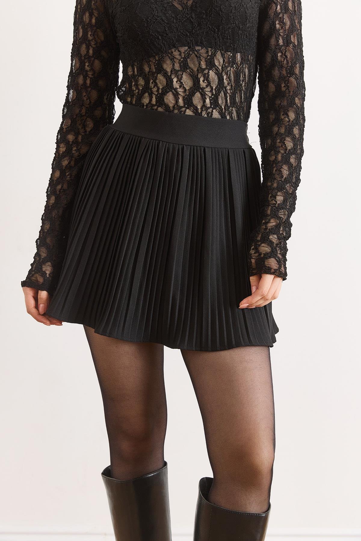 Beli Lastikli Şortlu Mini Pilise Etek Siyah