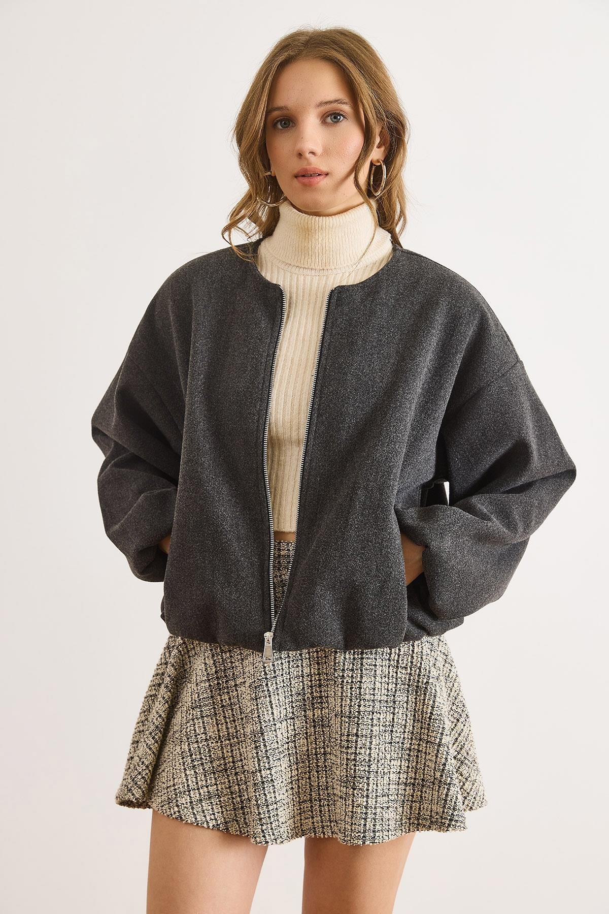 Bisiklet Yaka Cepli Astarlı Kaşe Ceket Füme