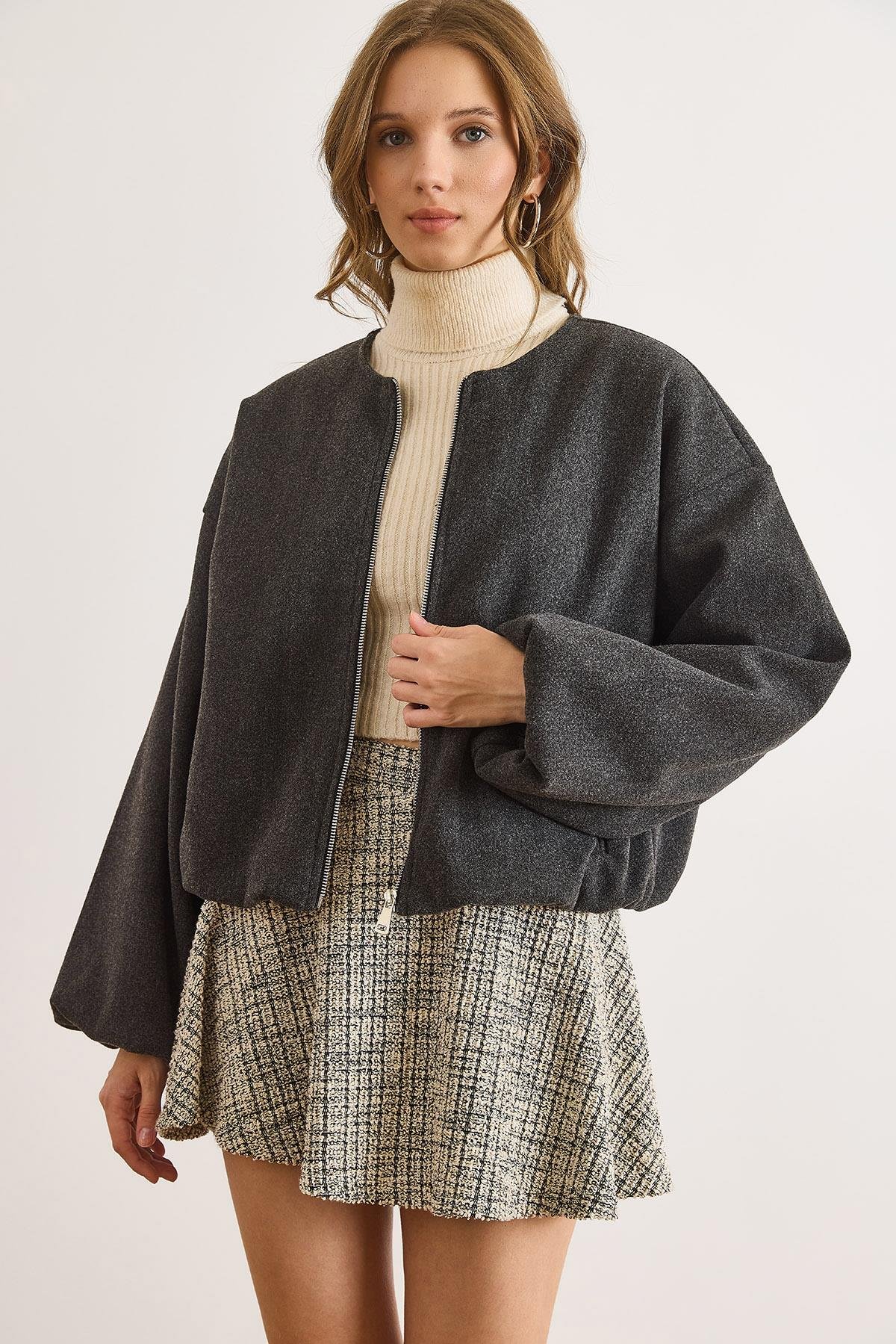 Bisiklet Yaka Cepli Astarlı Kaşe Ceket Füme